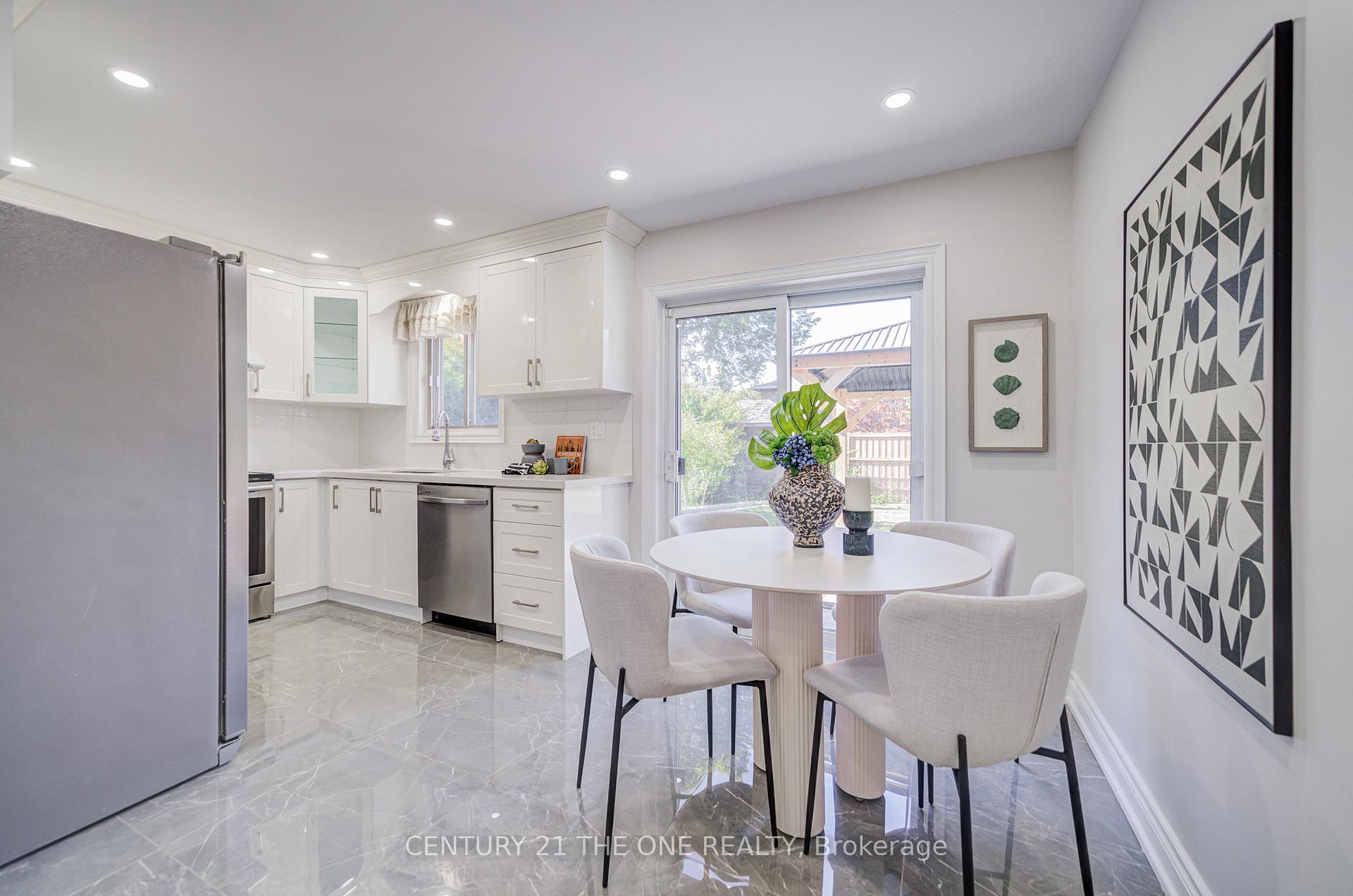 Photo 16 of 54 Marblemount Crescent, Scarborough, Tam O'Shanter-Sullivan — HOMEH