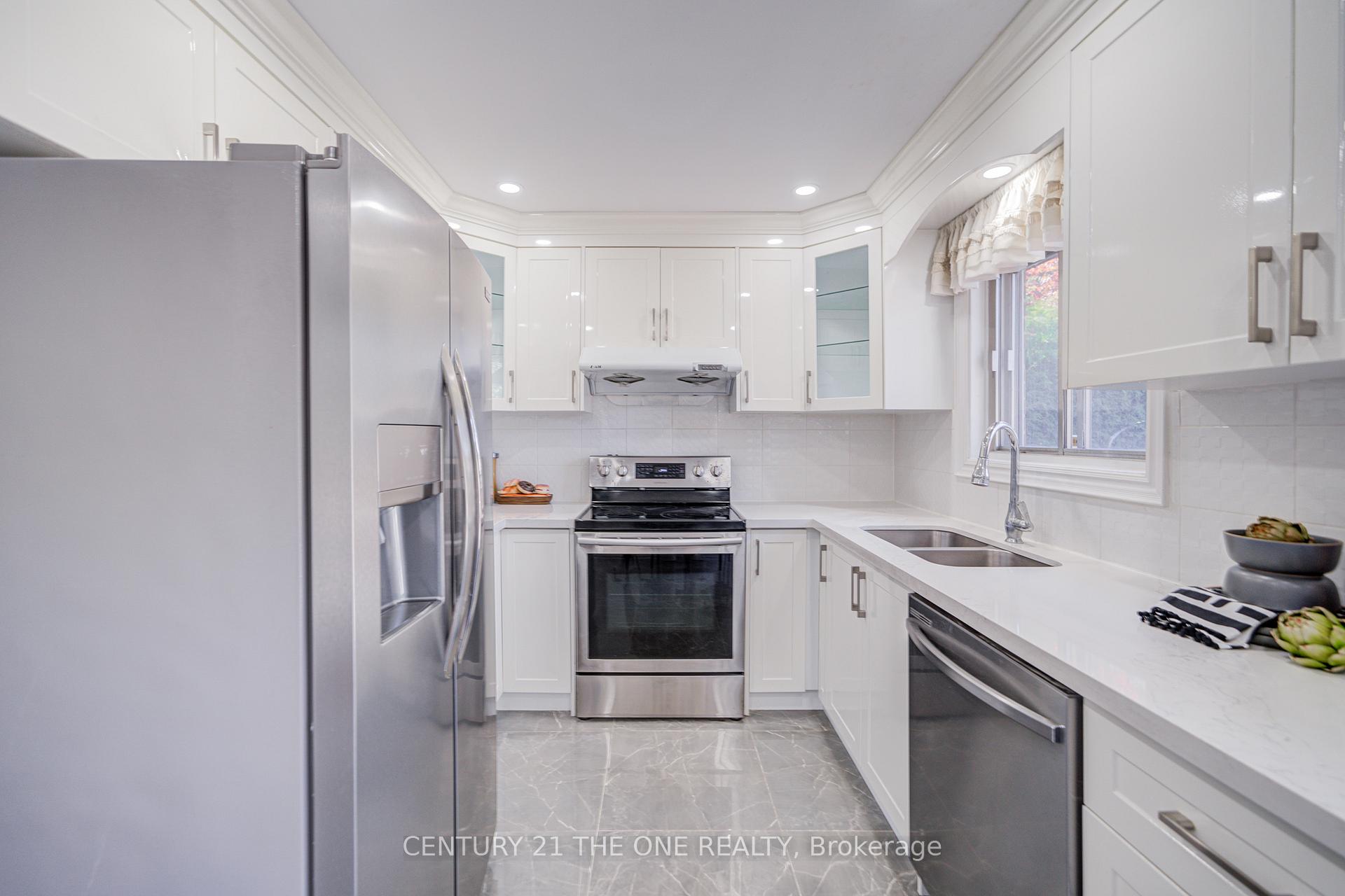Photo 19 of 54 Marblemount Crescent, Scarborough, Tam O'Shanter-Sullivan — HOMEH