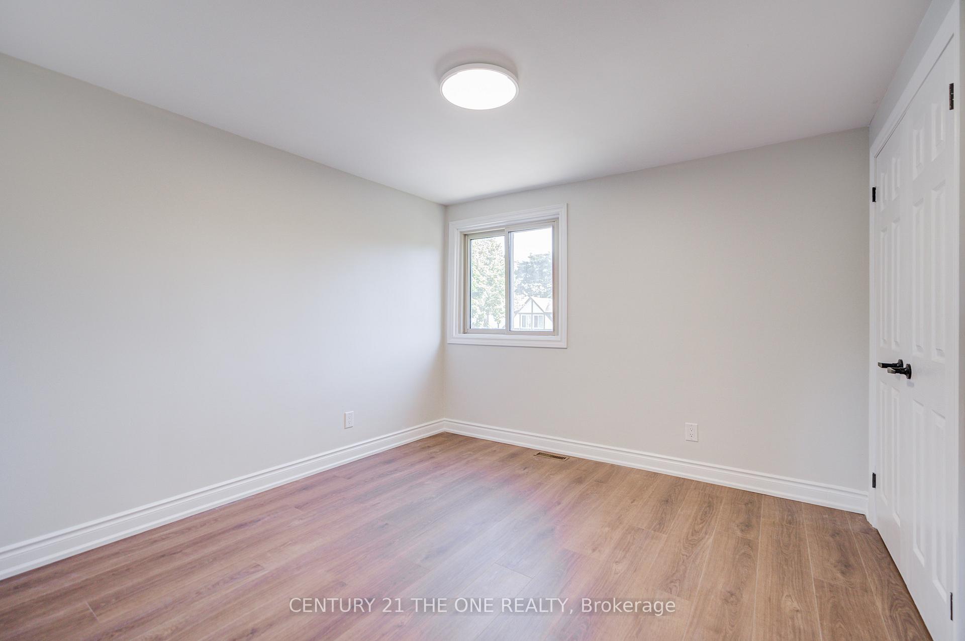 Photo 26 of 54 Marblemount Crescent, Scarborough, Tam O'Shanter-Sullivan — HOMEH