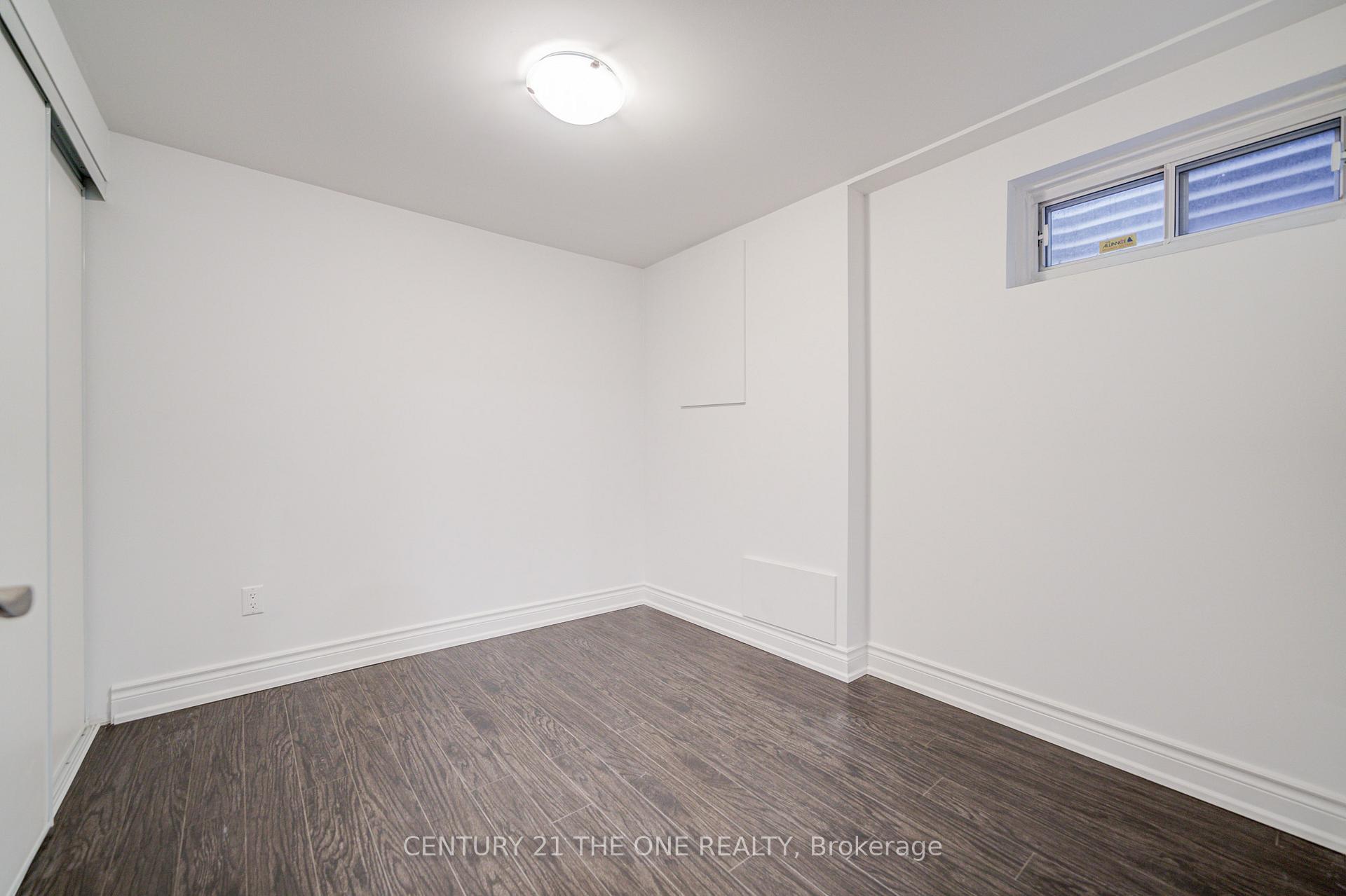 Photo 36 of 54 Marblemount Crescent, Scarborough, Tam O'Shanter-Sullivan — HOMEH