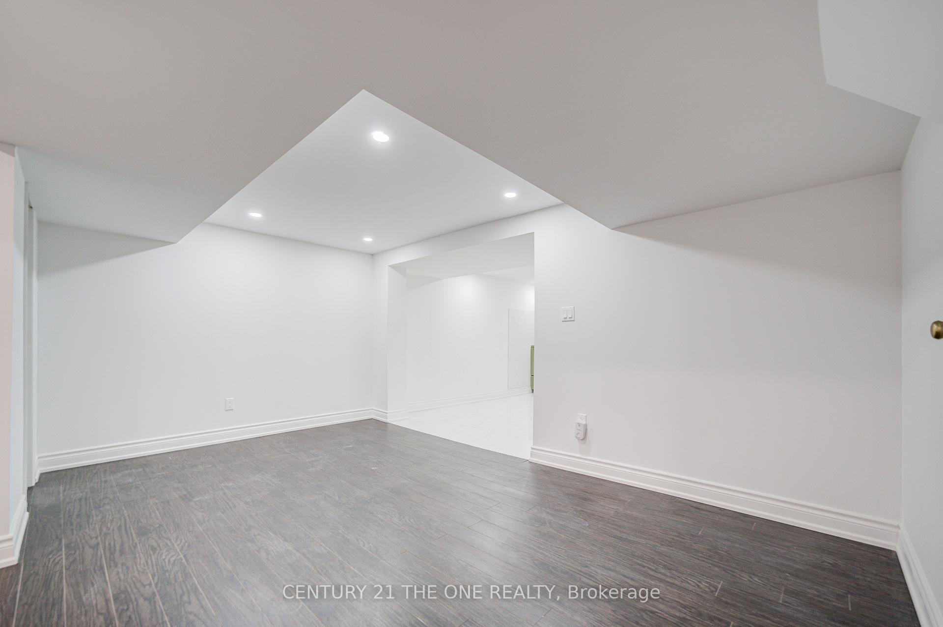 Photo 39 of 54 Marblemount Crescent, Scarborough, Tam O'Shanter-Sullivan — HOMEH