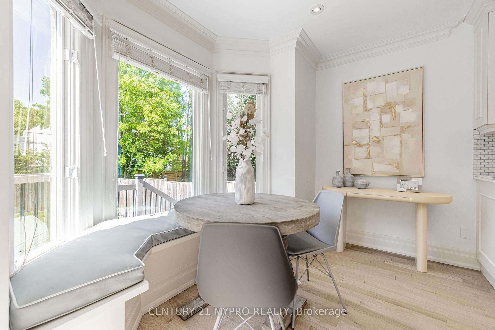 Photo 17 of 54 Ridge Hill Drive, Toronto, Forest Hill North — HOMEH