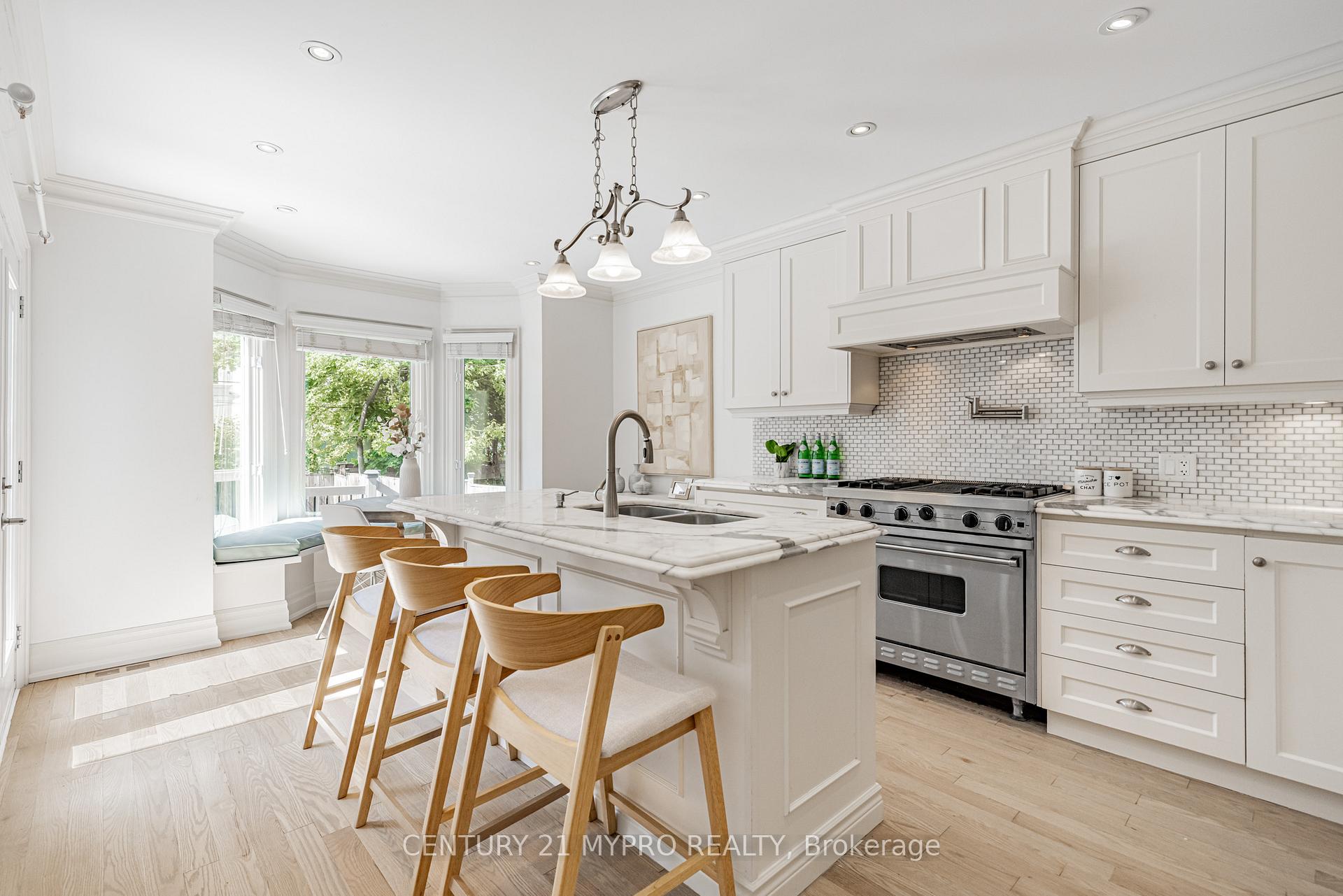 Photo 19 of 54 Ridge Hill Drive, Toronto, Forest Hill North — HOMEH