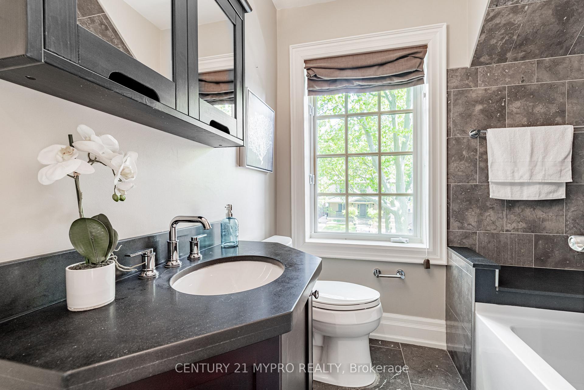 Photo 31 of 54 Ridge Hill Drive, Toronto, Forest Hill North — HOMEH
