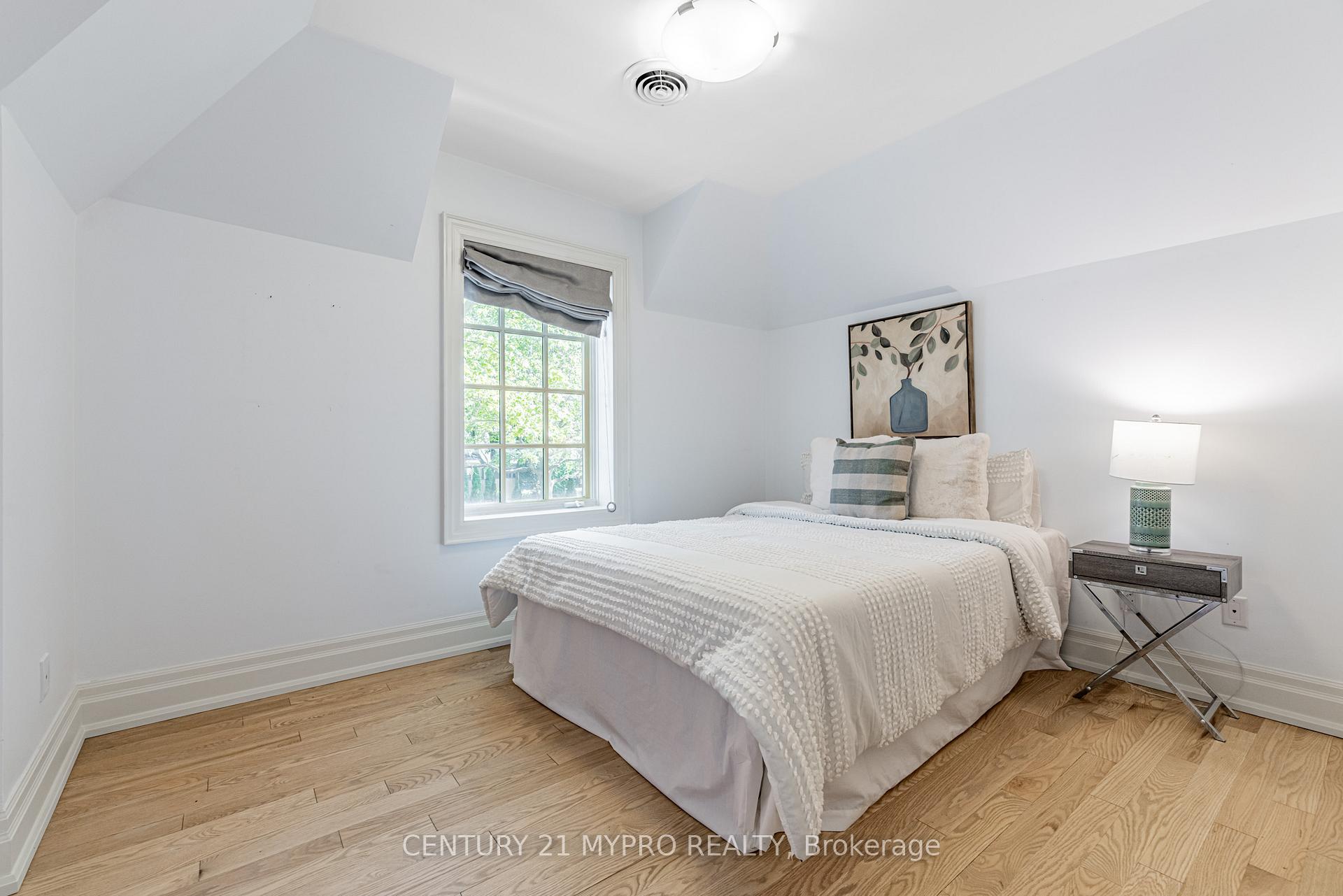 Photo 33 of 54 Ridge Hill Drive, Toronto, Forest Hill North — HOMEH