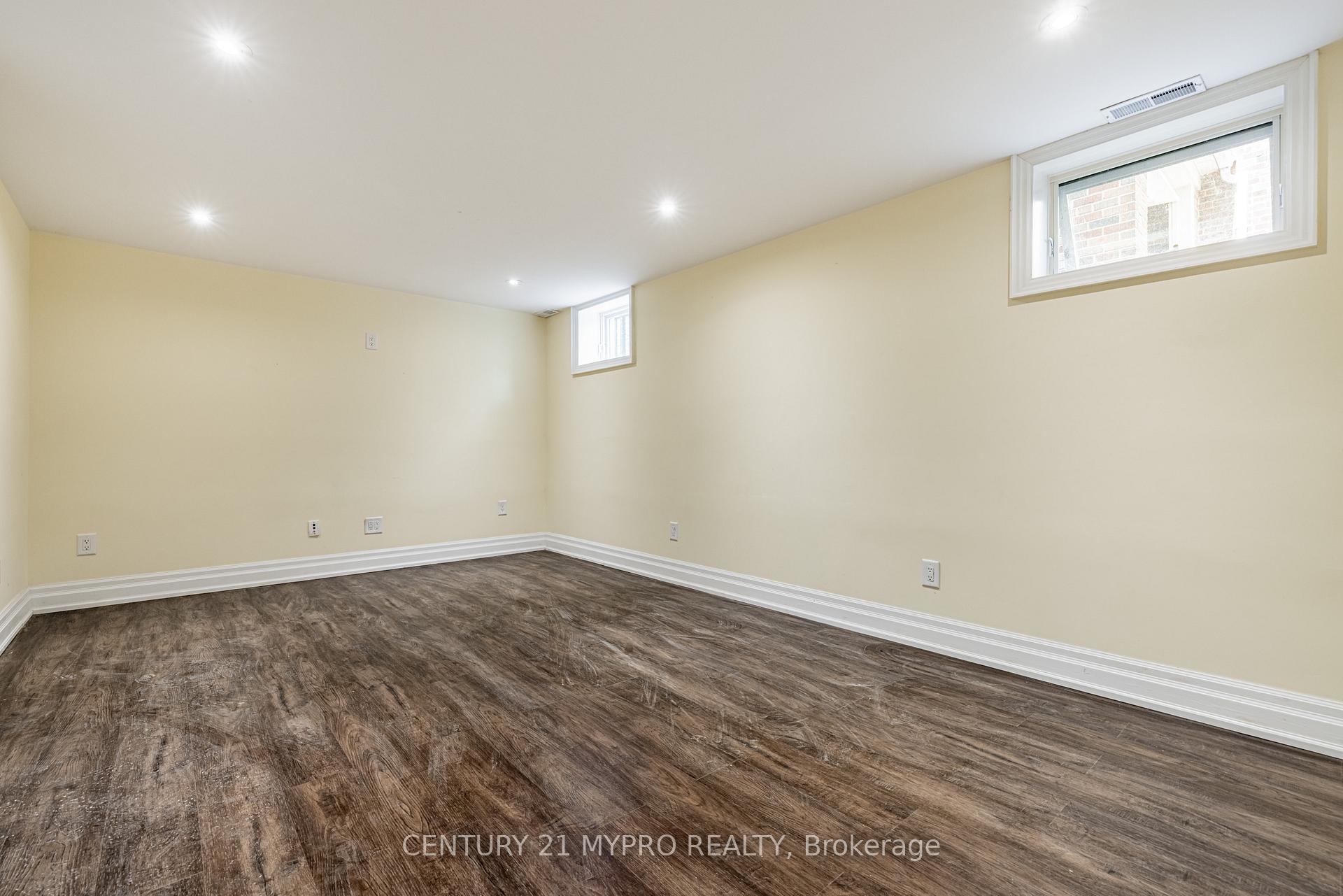 Photo 38 of 54 Ridge Hill Drive, Toronto, Forest Hill North — HOMEH