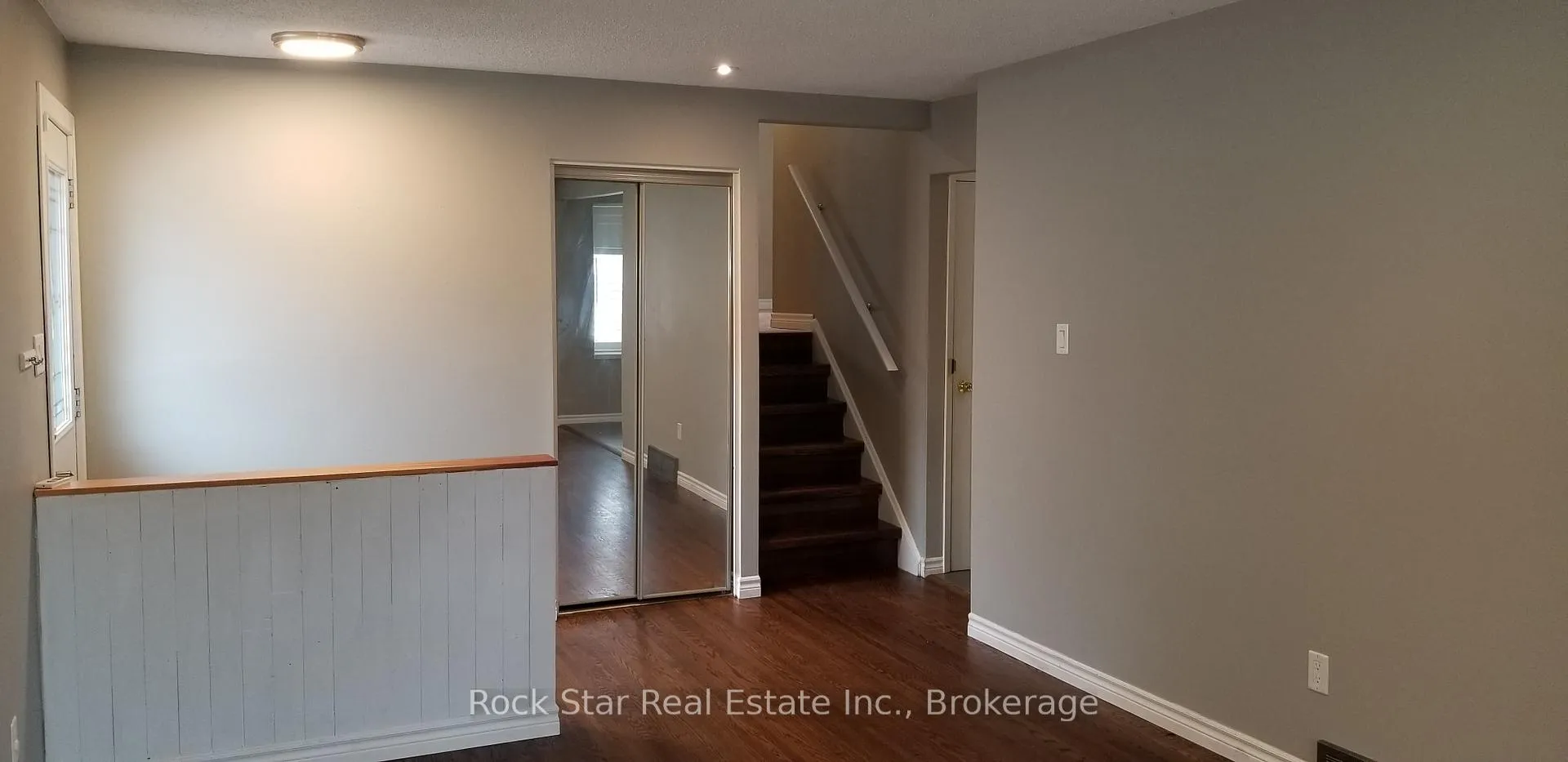 Photo 2 of 562 Greenhill Avenue, Hamilton, Vincent — HOMEH
