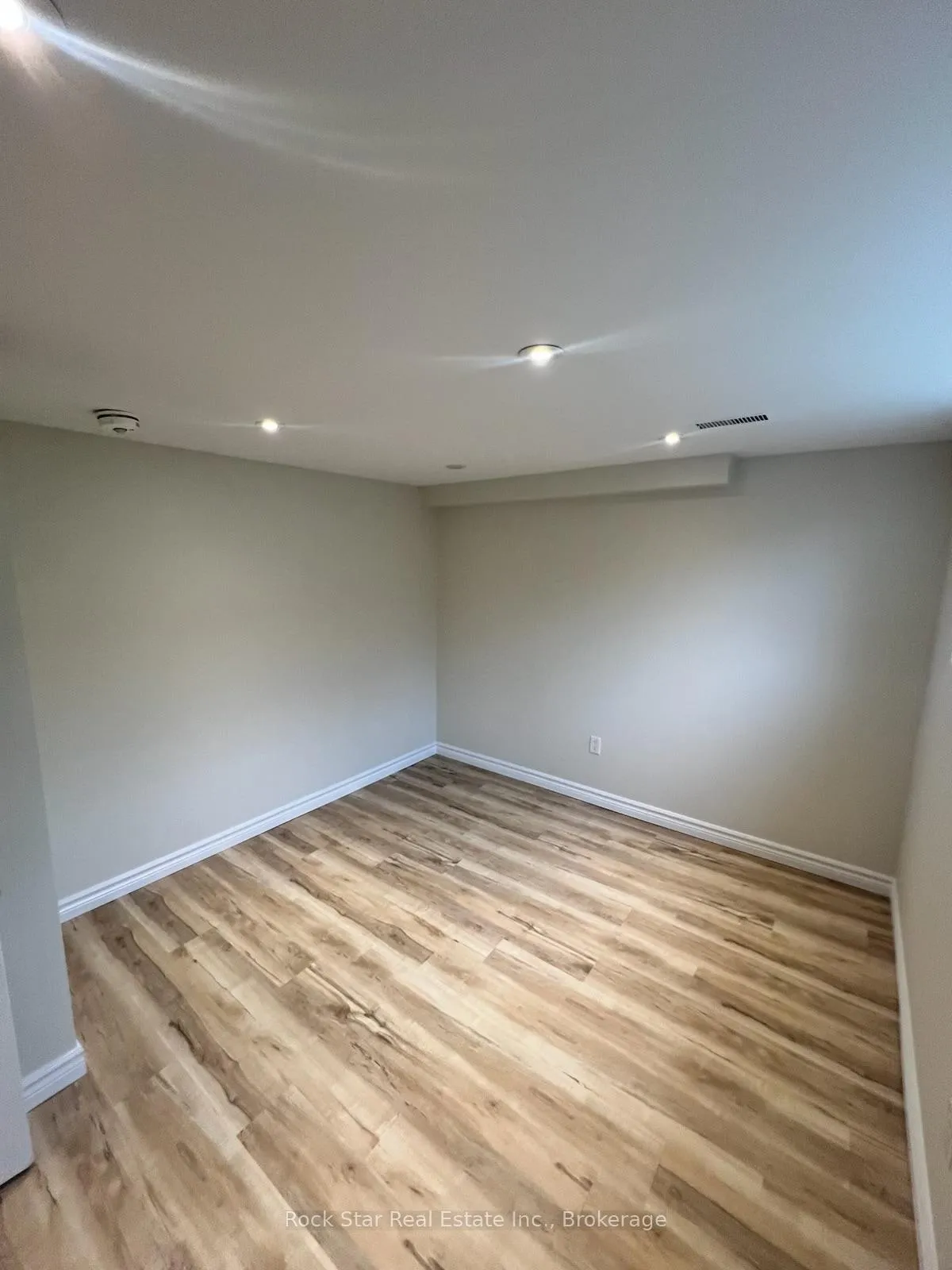 Photo 16 of 562 Greenhill Avenue, Hamilton, Vincent — HOMEH