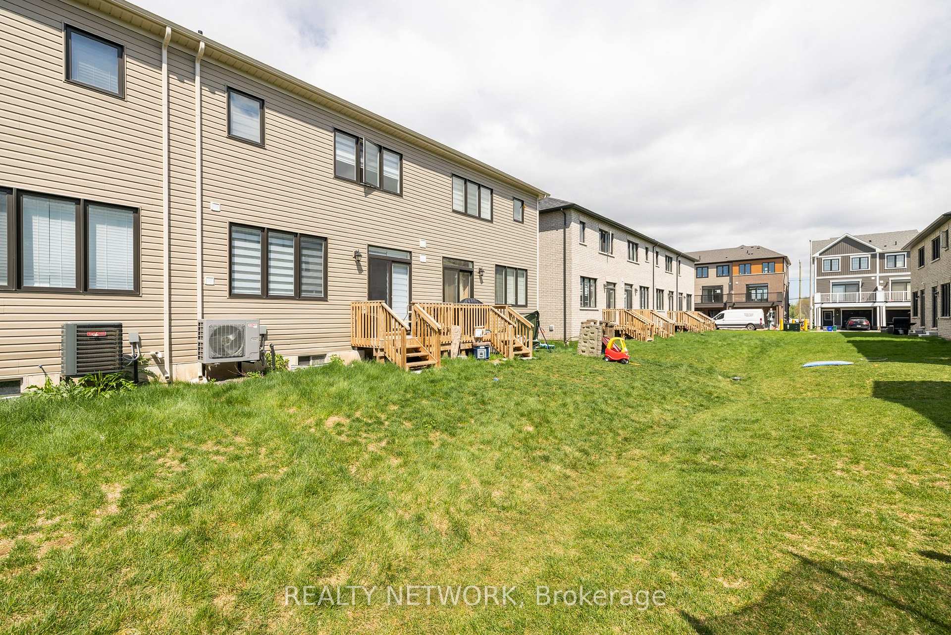 Photo 23 of 20 Daisy Lane, Thorold, Hurricane/Merrittville — HOMEH