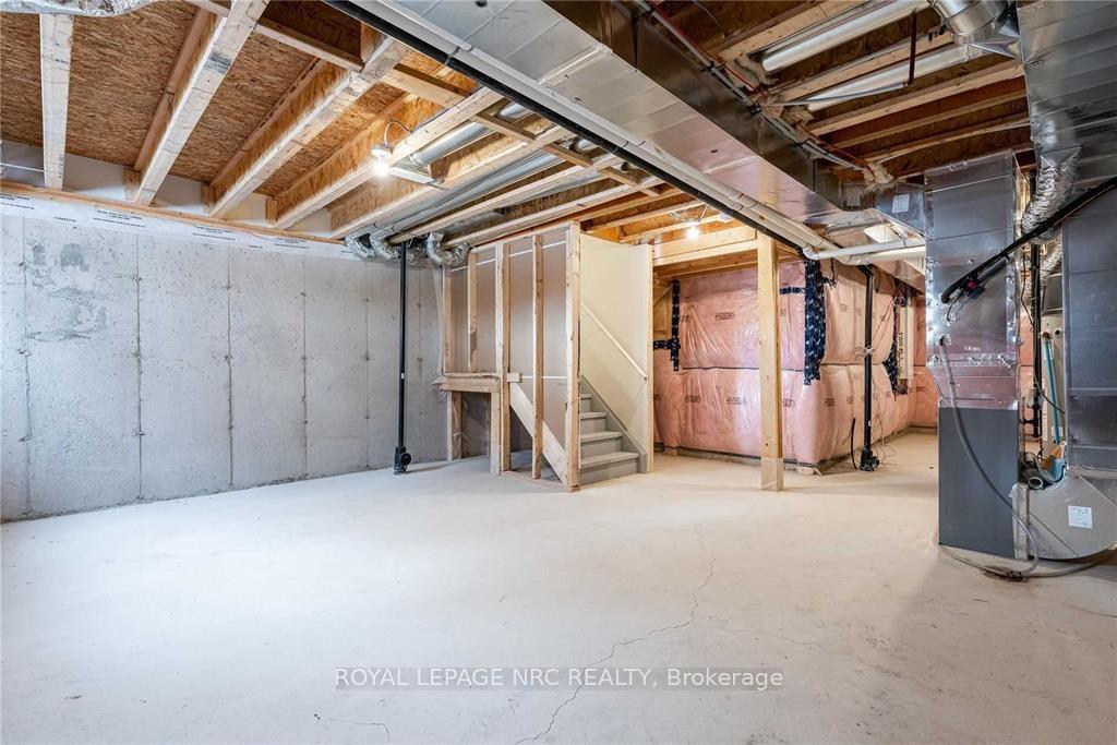 Photo 14 of 214 Esther Crescent, Thorold, Hurricane/Merrittville — HOMEH