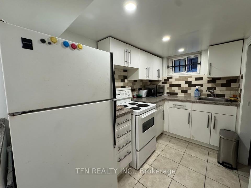 Photo 3 of Unit Lower, 926 Avenue Road, Toronto, Yonge-Eglinton — HOMEH
