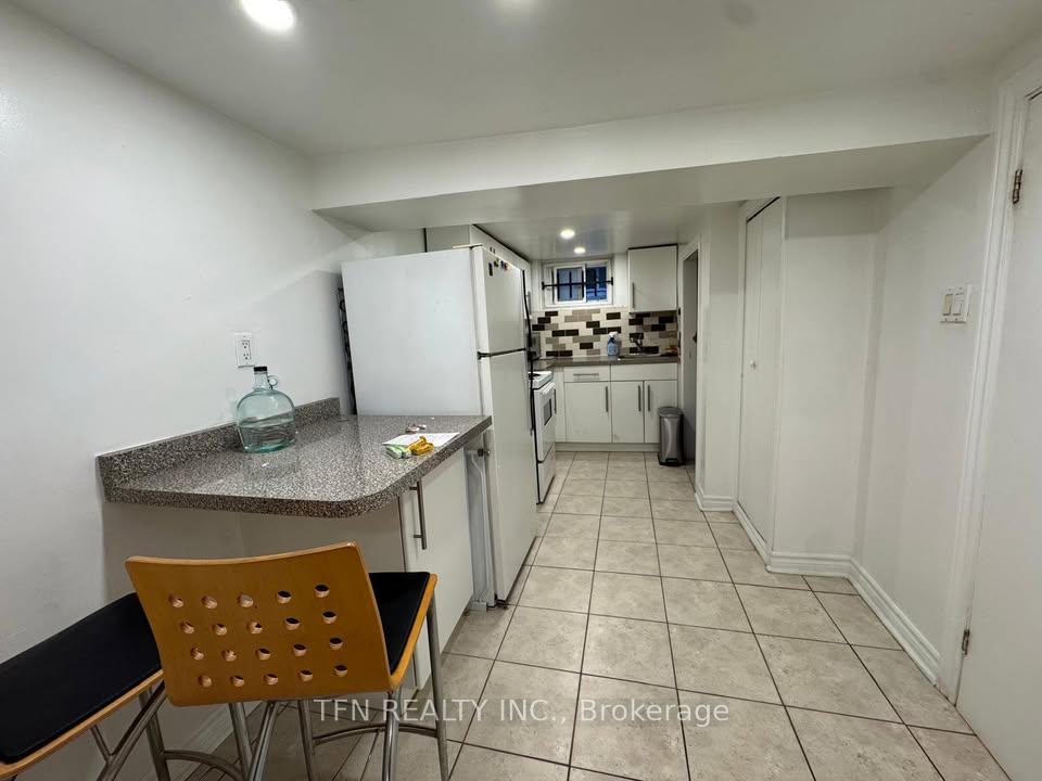Photo 5 of Unit Lower, 926 Avenue Road, Toronto, Yonge-Eglinton — HOMEH