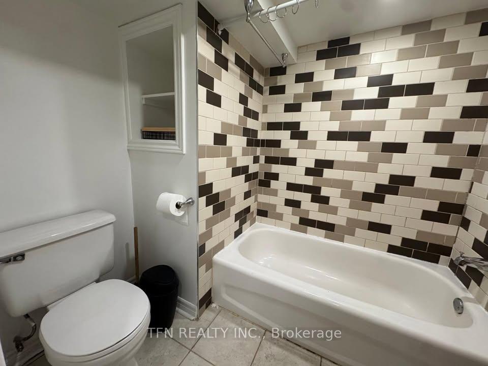 Photo 10 of Unit Lower, 926 Avenue Road, Toronto, Yonge-Eglinton — HOMEH