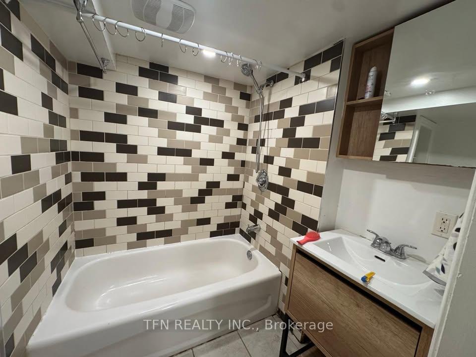Photo 11 of Unit Lower, 926 Avenue Road, Toronto, Yonge-Eglinton — HOMEH
