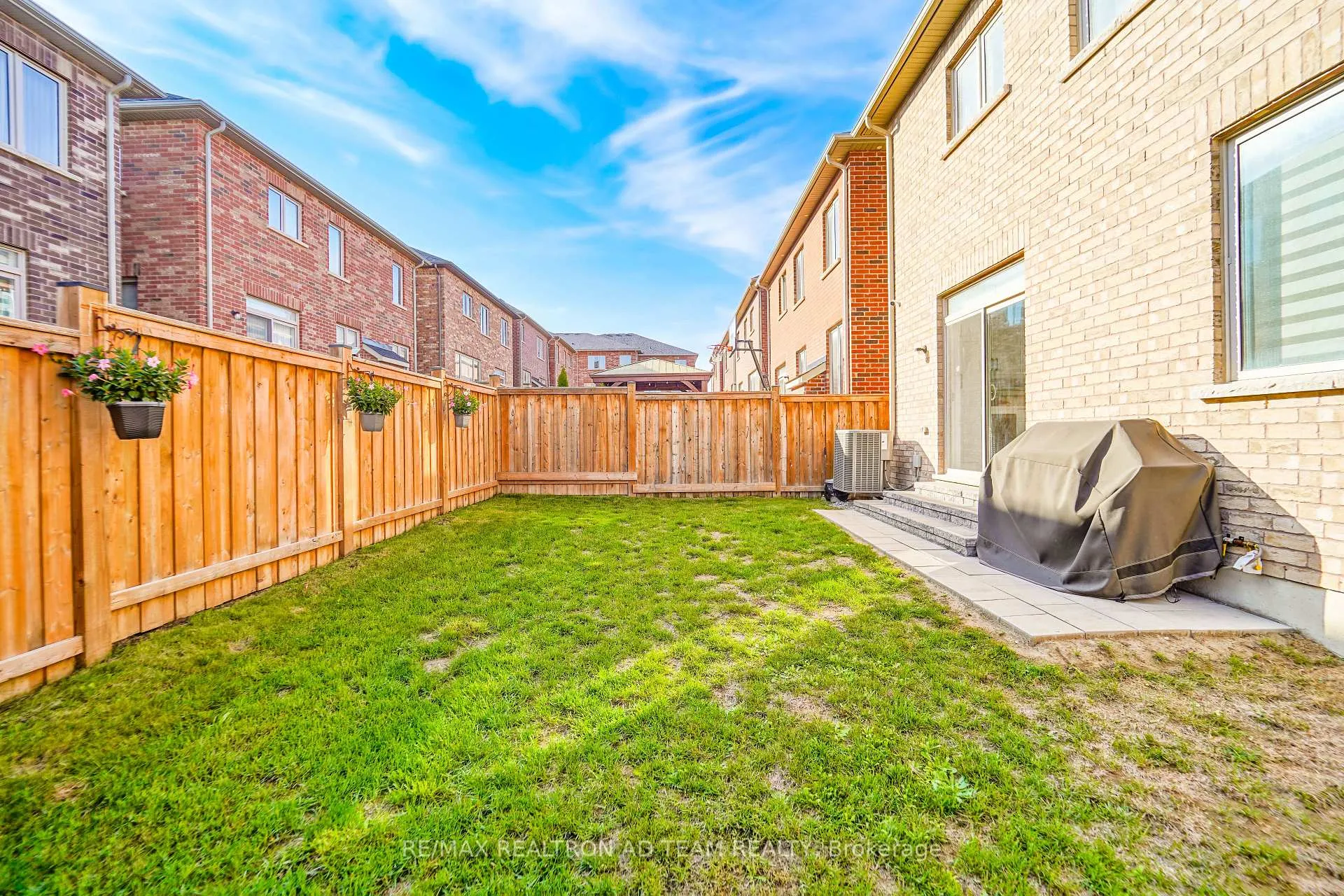 Photo 3 of 1109 Baltic Lane, Pickering, Rural Pickering — HOMEH
