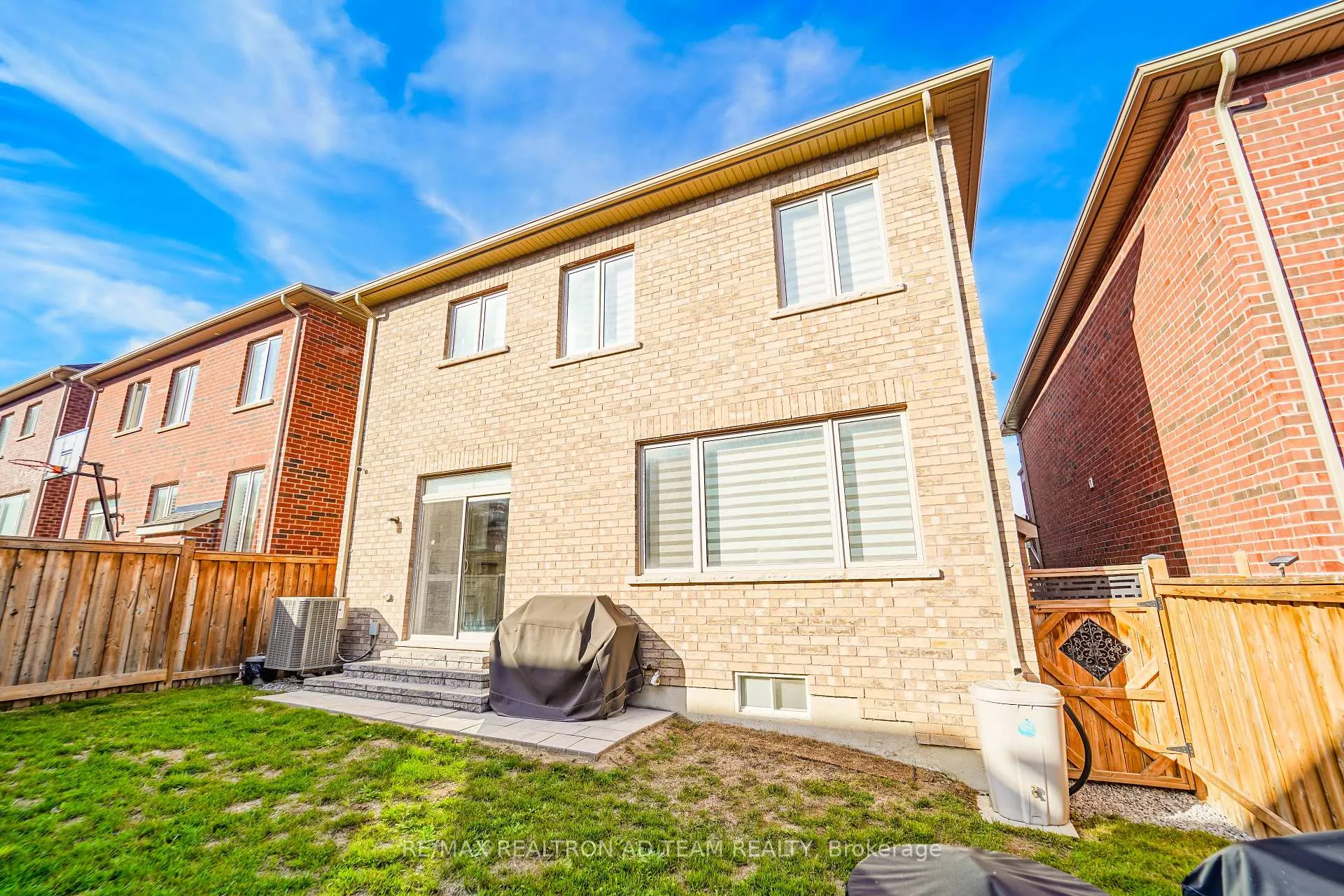 Photo 4 of 1109 Baltic Lane, Pickering, Rural Pickering — HOMEH