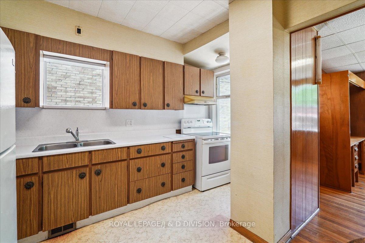 Photo 11 of 172 Briar Hill Avenue, Toronto, Lawrence Park South — HOMEH