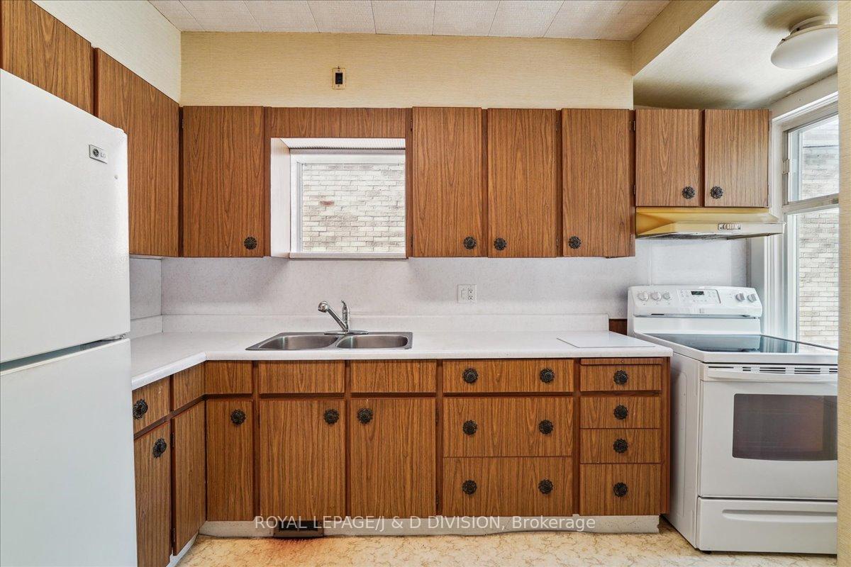 Photo 13 of 172 Briar Hill Avenue, Toronto, Lawrence Park South — HOMEH