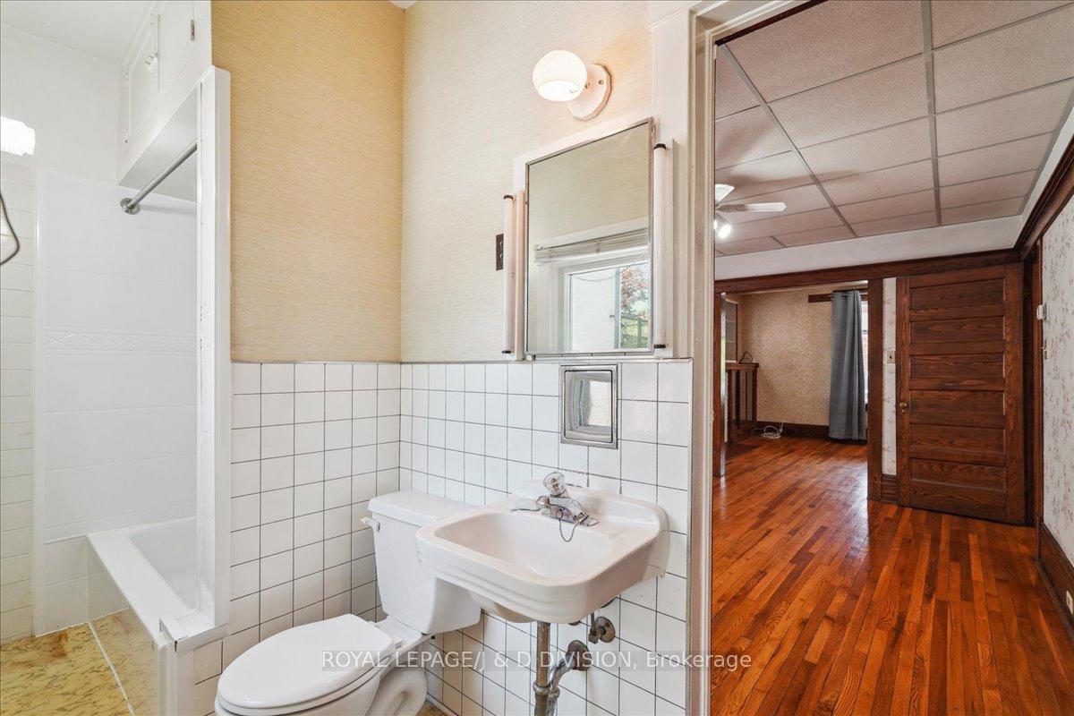 Photo 15 of 172 Briar Hill Avenue, Toronto, Lawrence Park South — HOMEH