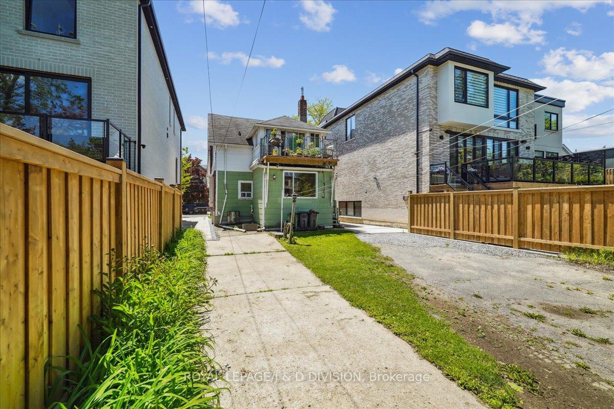 Photo 35 of 172 Briar Hill Avenue, Toronto, Lawrence Park South — HOMEH