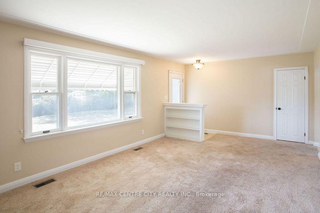 Photo 9 of 5604 Dundas Street, Thames Centre, Rural Thames Centre — HOMEH