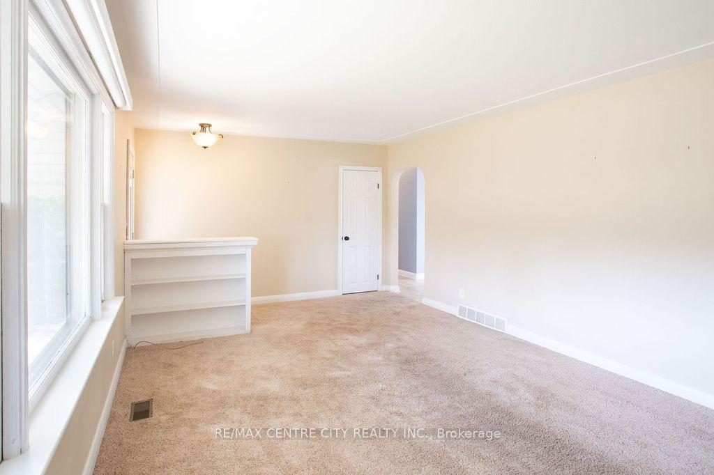Photo 10 of 5604 Dundas Street, Thames Centre, Rural Thames Centre — HOMEH