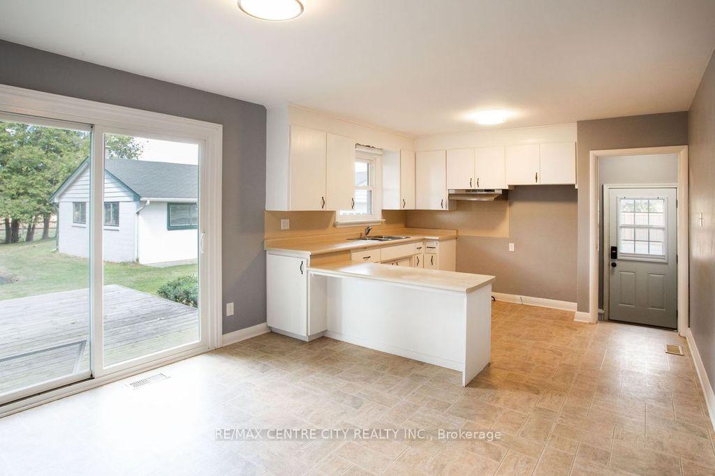 Photo 13 of 5604 Dundas Street, Thames Centre, Rural Thames Centre — HOMEH