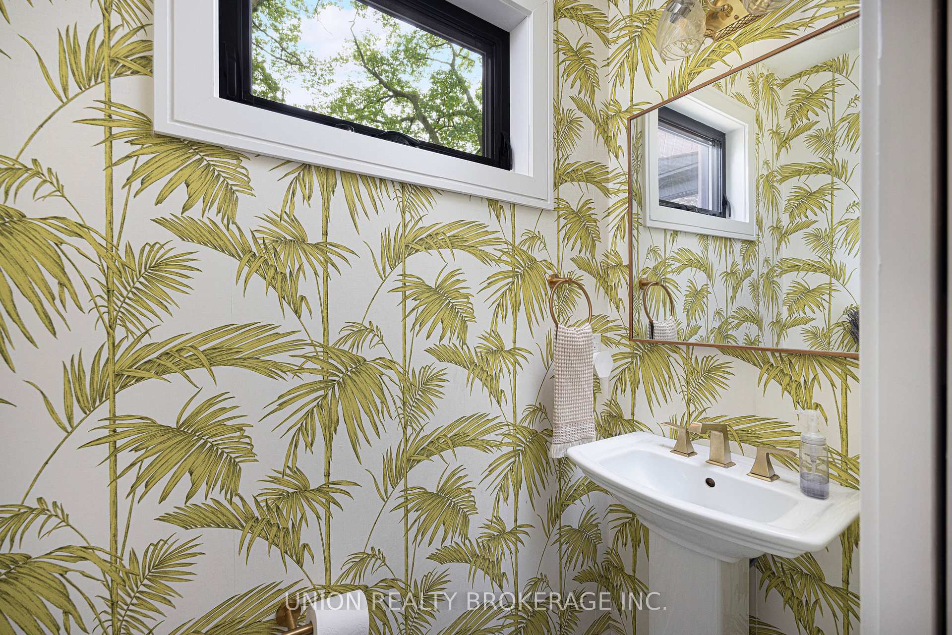 Photo 13 of 42 Fairmount Crescent, Toronto, Woodbine Corridor — HOMEH