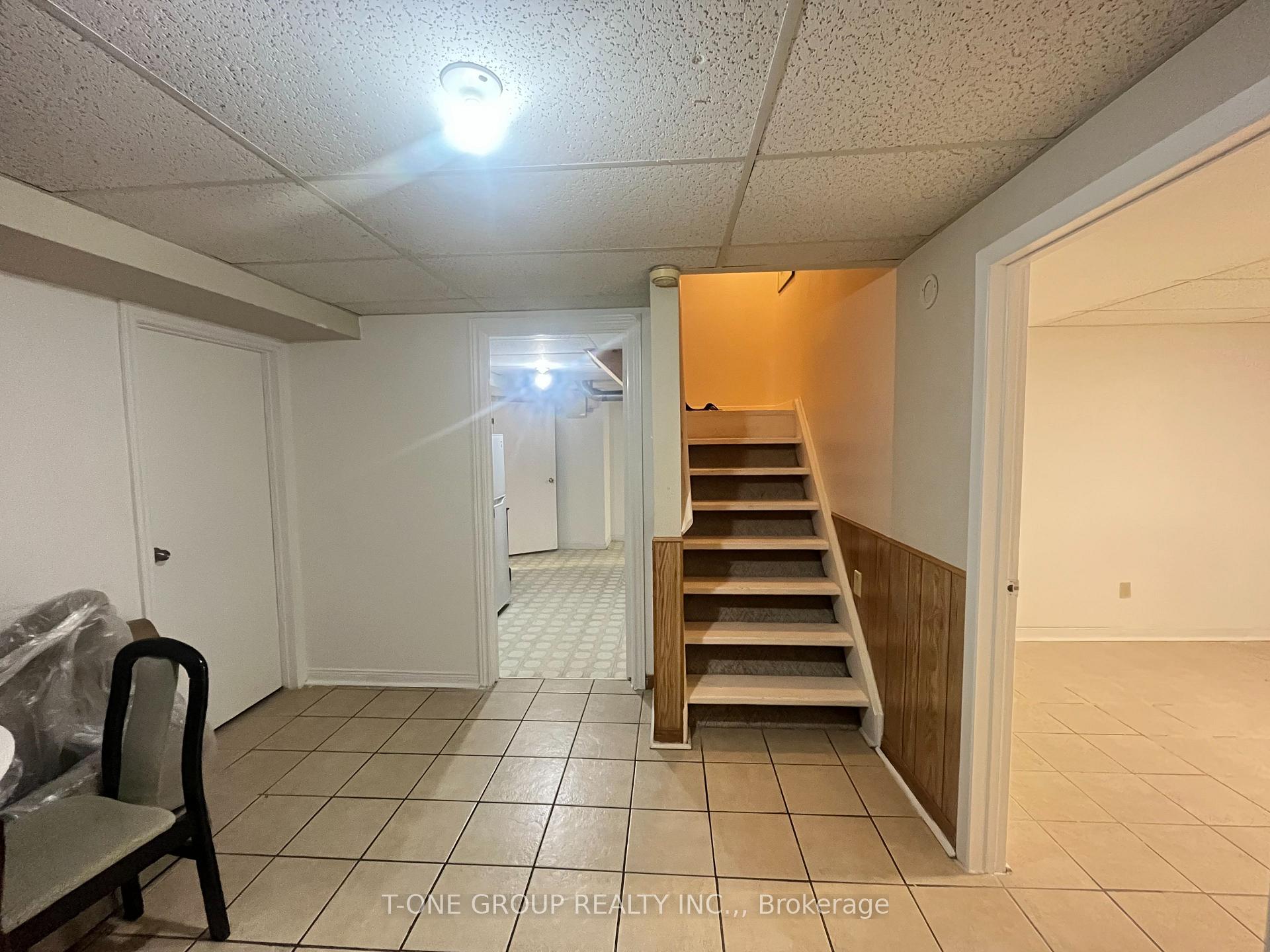 Photo 2 of 16 Fabray Court, Scarborough, Steeles — HOMEH