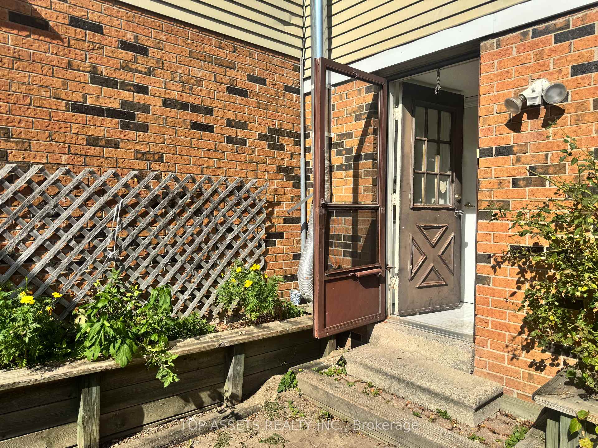 Photo 4 of 49 Longbow Square, Scarborough, Steeles — HOMEH