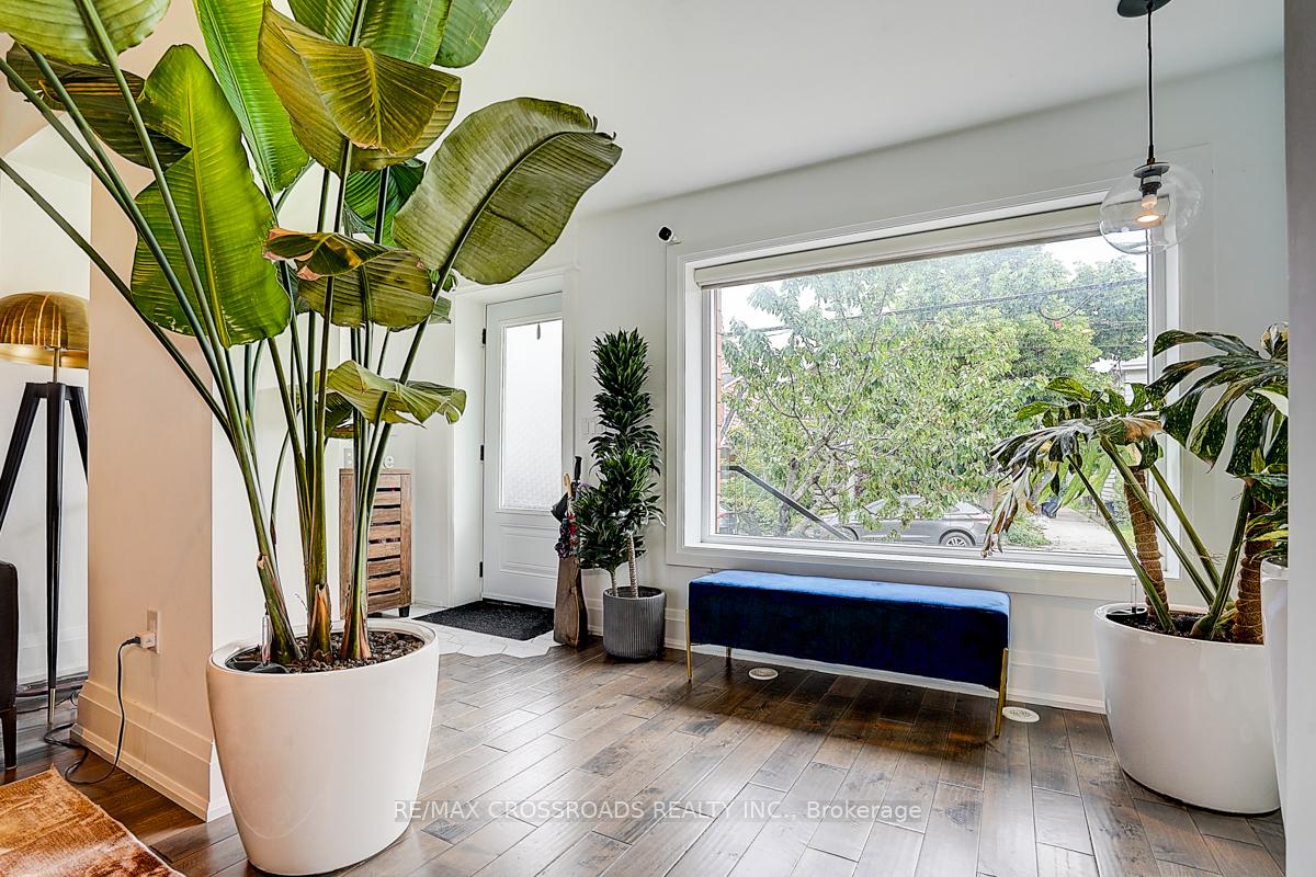 Photo 5 of 28 Chisholm Avenue, Toronto, East End-Danforth — HOMEH