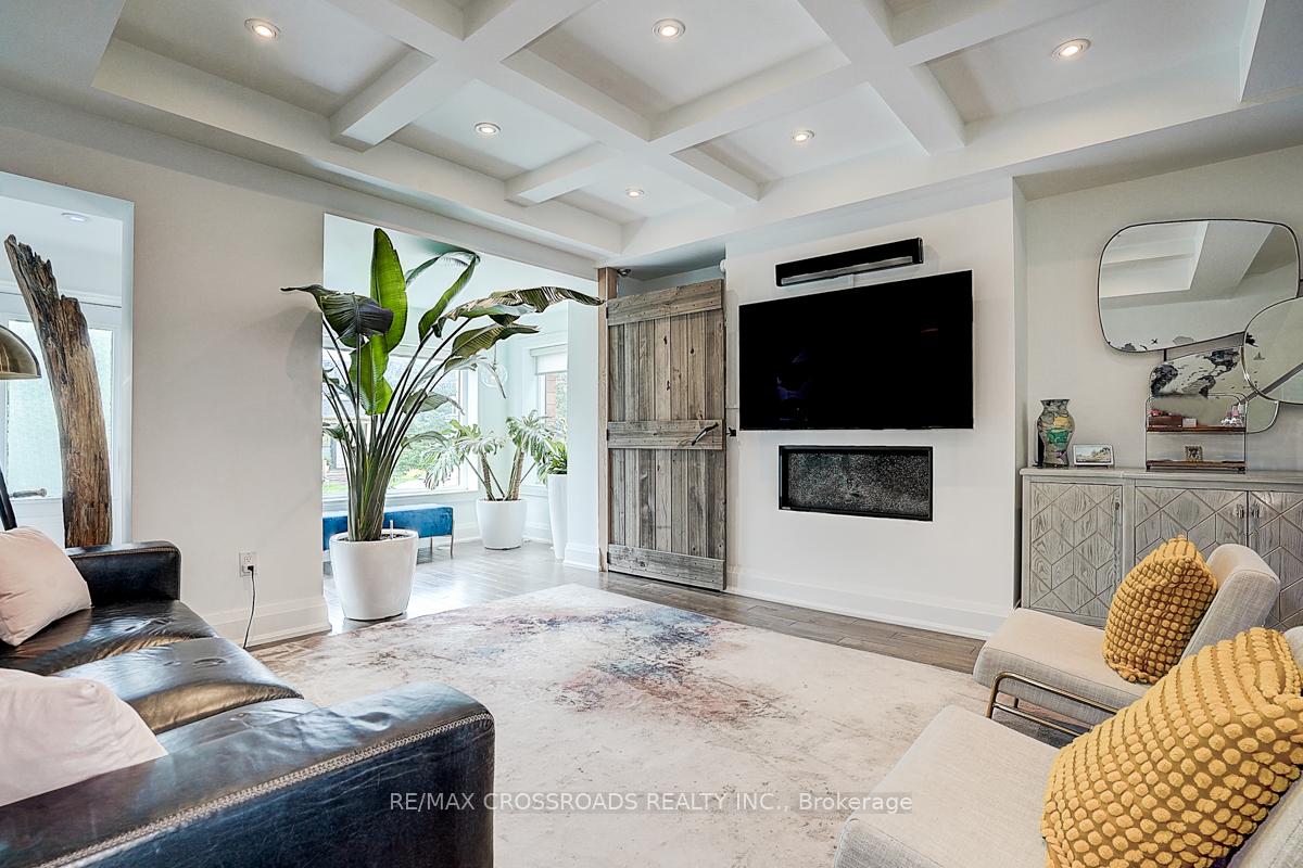 Photo 10 of 28 Chisholm Avenue, Toronto, East End-Danforth — HOMEH