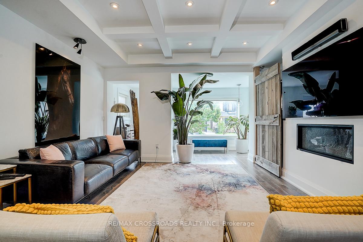 Photo 12 of 28 Chisholm Avenue, Toronto, East End-Danforth — HOMEH