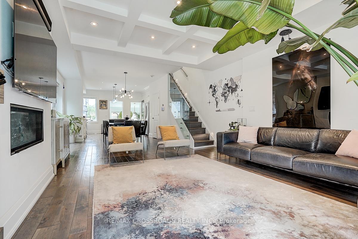 Photo 17 of 28 Chisholm Avenue, Toronto, East End-Danforth — HOMEH