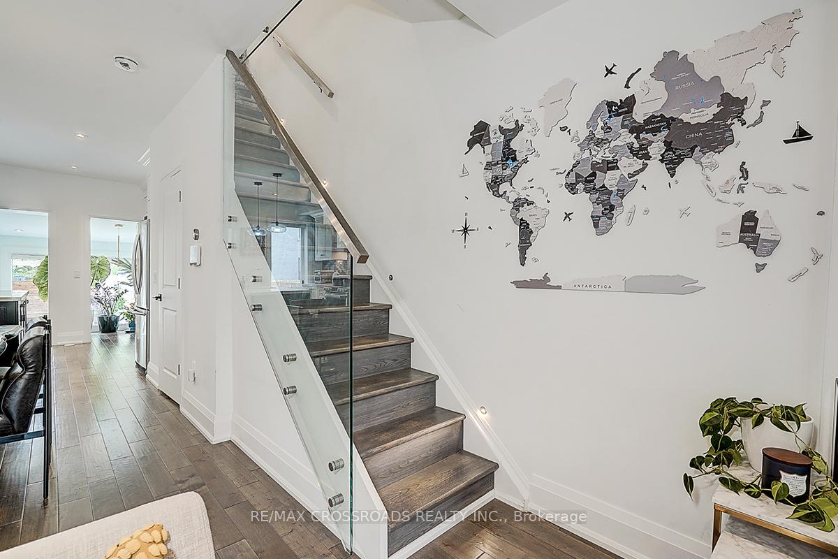 Photo 19 of 28 Chisholm Avenue, Toronto, East End-Danforth — HOMEH