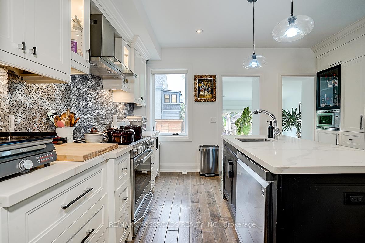 Photo 23 of 28 Chisholm Avenue, Toronto, East End-Danforth — HOMEH