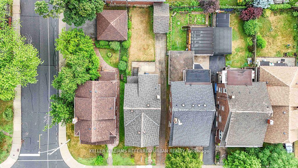 Photo 4 of 775 Coxwell Avenue, Toronto, Danforth — HOMEH