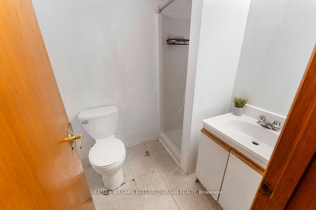 Photo 34 of 775 Coxwell Avenue, Toronto, Danforth — HOMEH