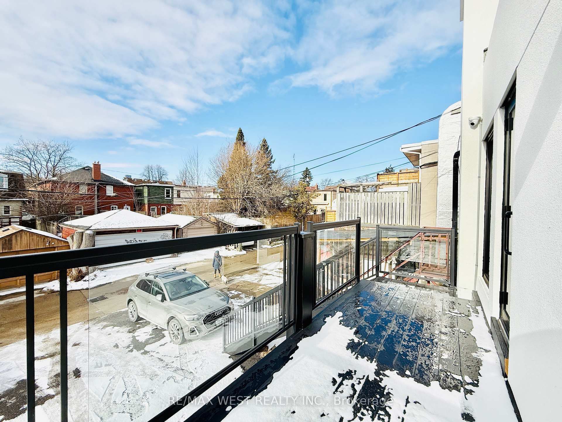 Photo 5 of Unit 2, 1618 Bayview Avenue, Toronto, Mount Pleasant East — HOMEH