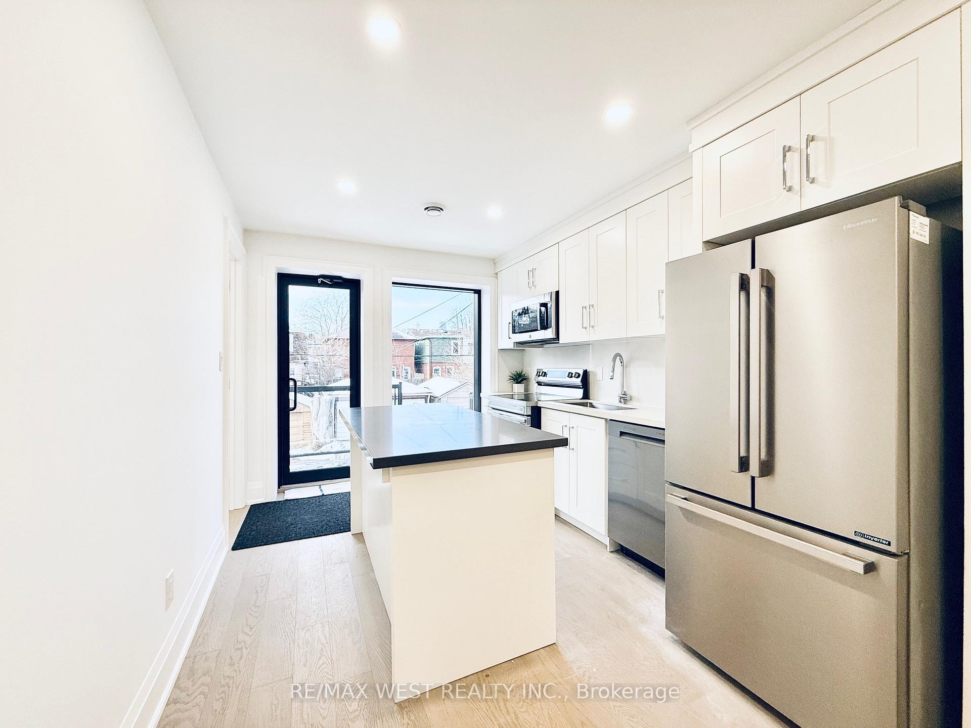 Photo 6 of Unit 2, 1618 Bayview Avenue, Toronto, Mount Pleasant East — HOMEH
