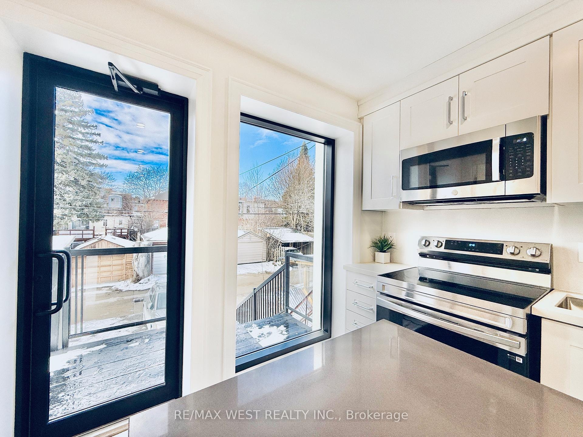 Photo 4 of Unit 2, 1618 Bayview Avenue, Toronto, Mount Pleasant East — HOMEH