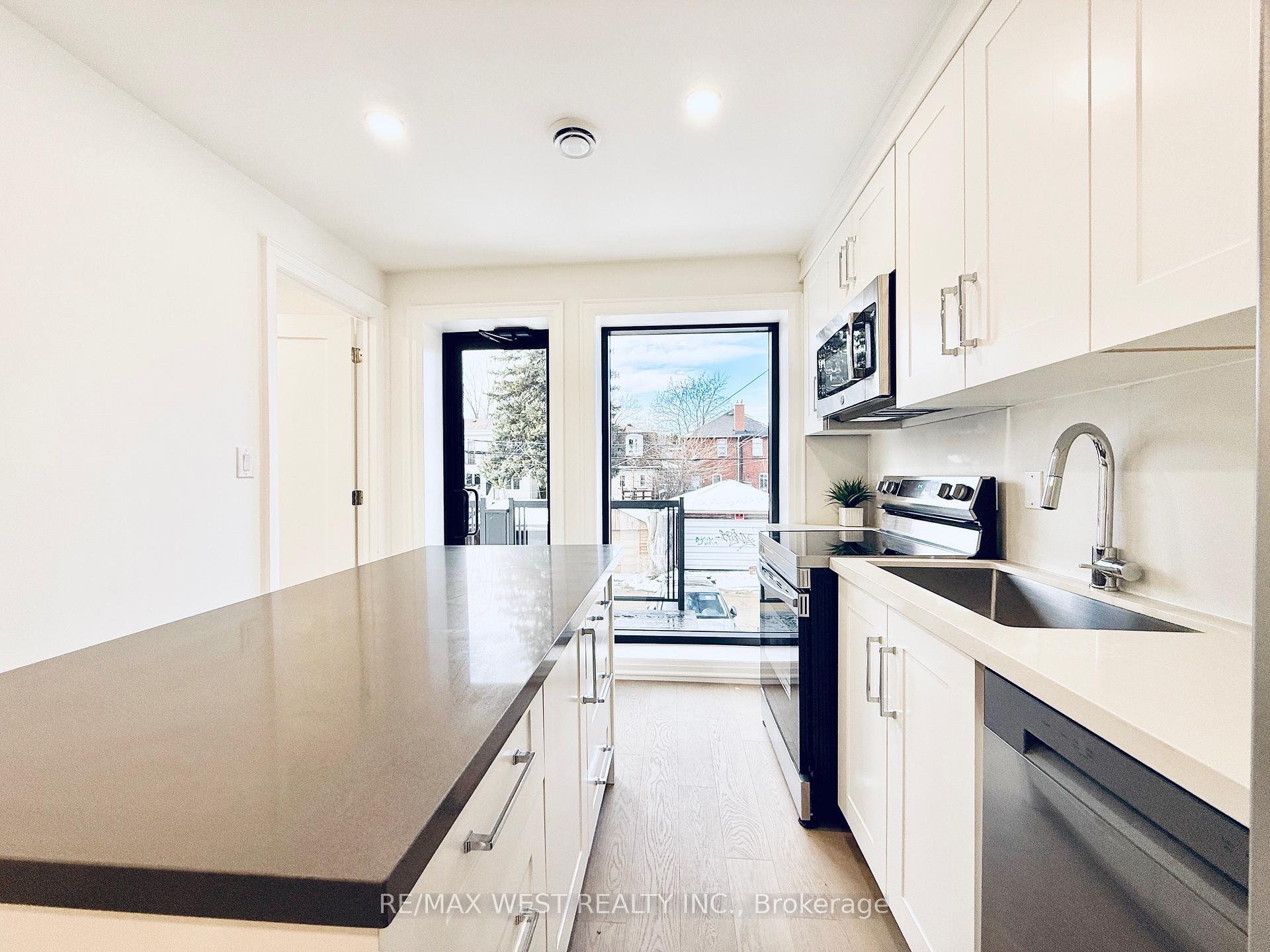 Photo 7 of Unit 2, 1618 Bayview Avenue, Toronto, Mount Pleasant East — HOMEH
