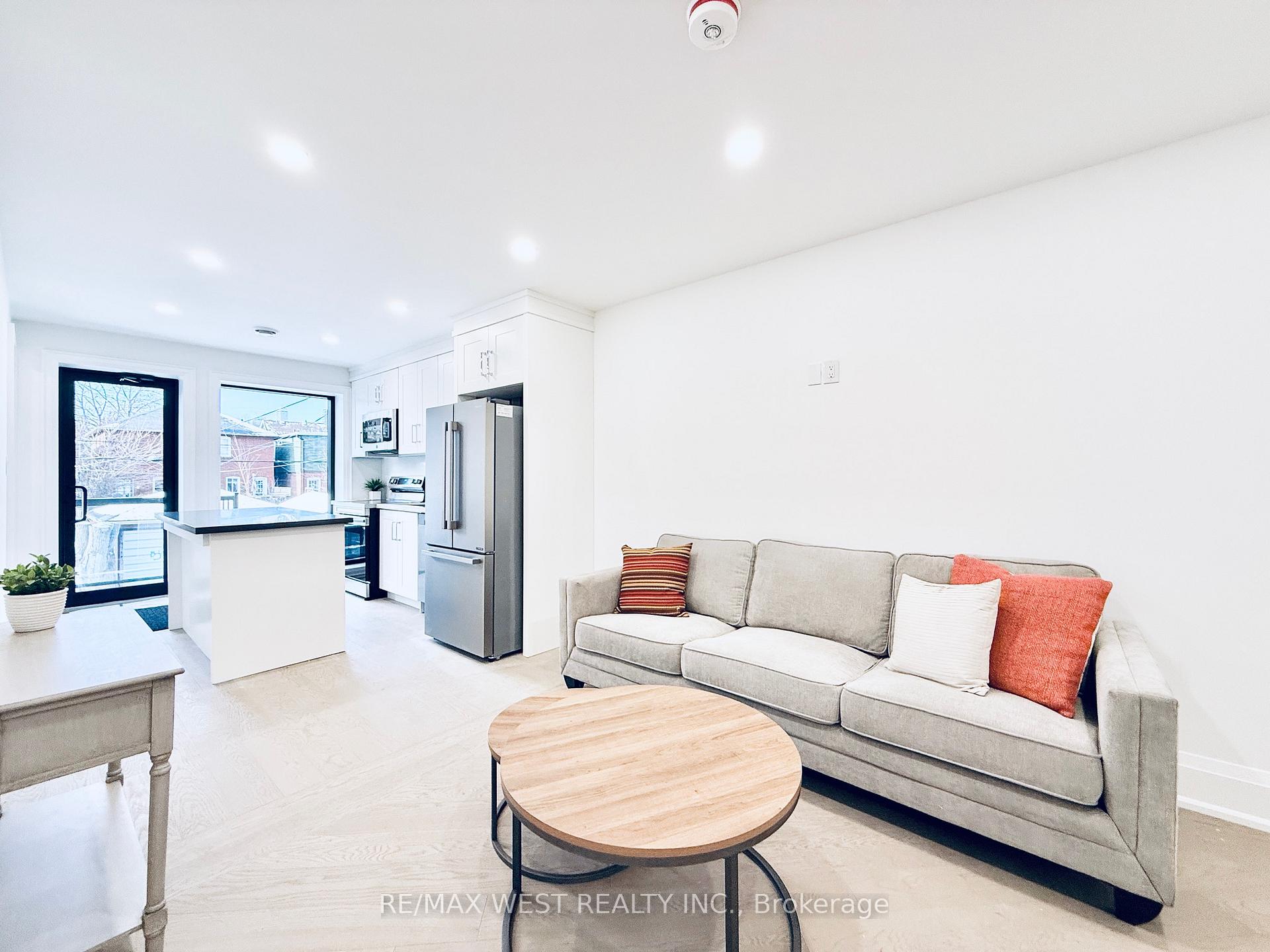 Photo 8 of Unit 2, 1618 Bayview Avenue, Toronto, Mount Pleasant East — HOMEH