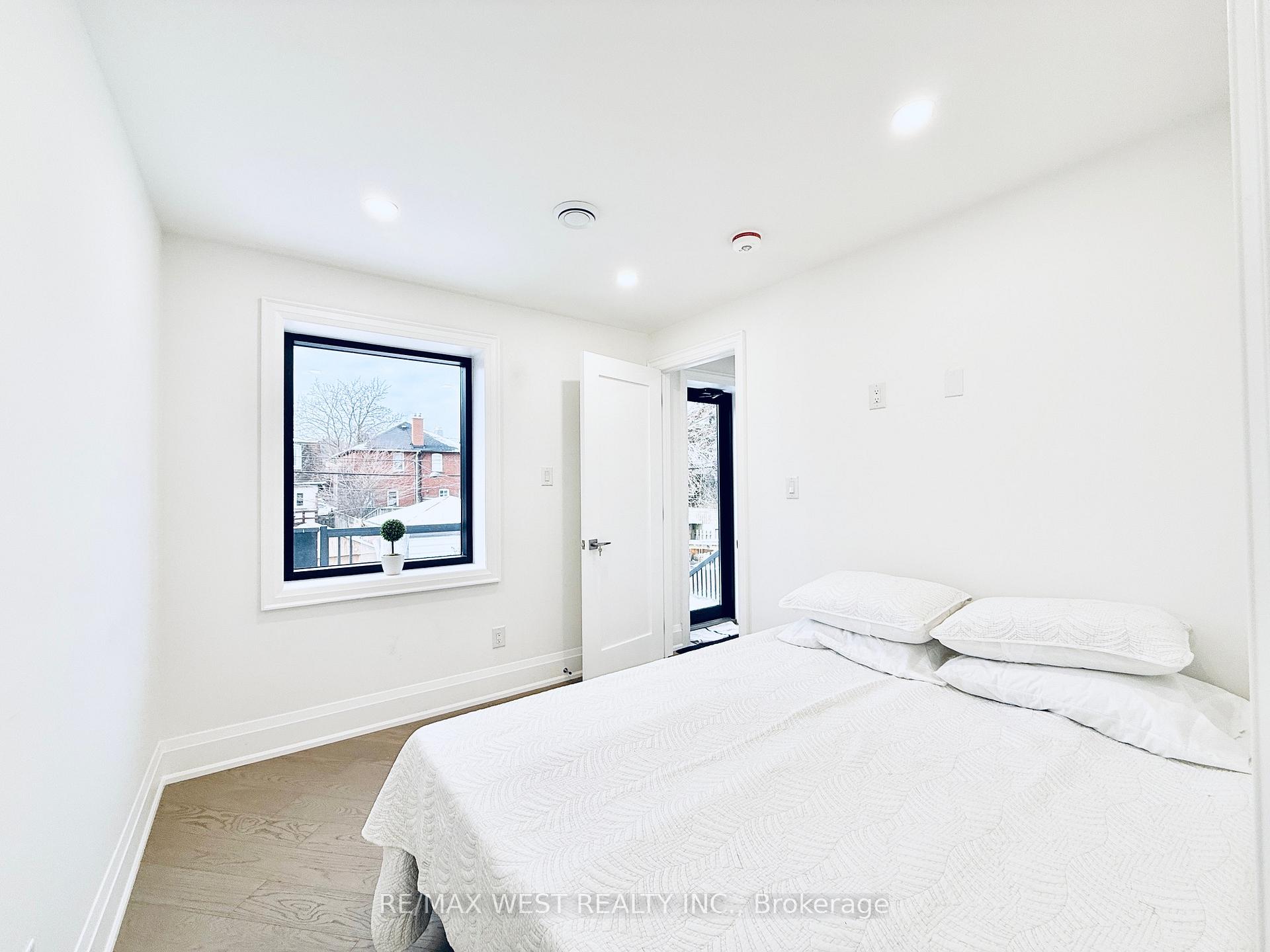 Photo 2 of Unit 2, 1618 Bayview Avenue, Toronto, Mount Pleasant East — HOMEH