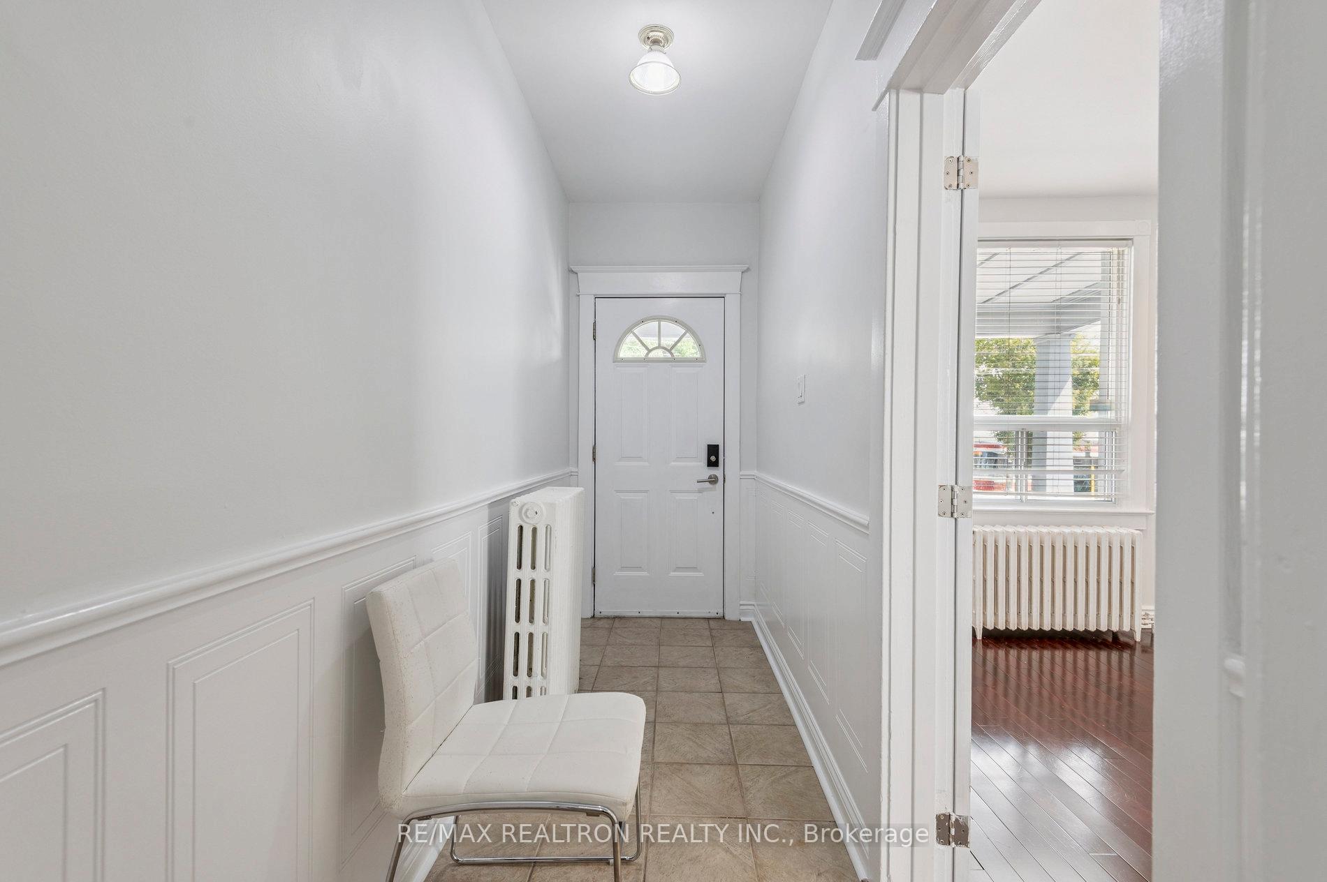 Photo 4 of 10 Coxwell Avenue, Toronto, Greenwood-Coxwell — HOMEH
