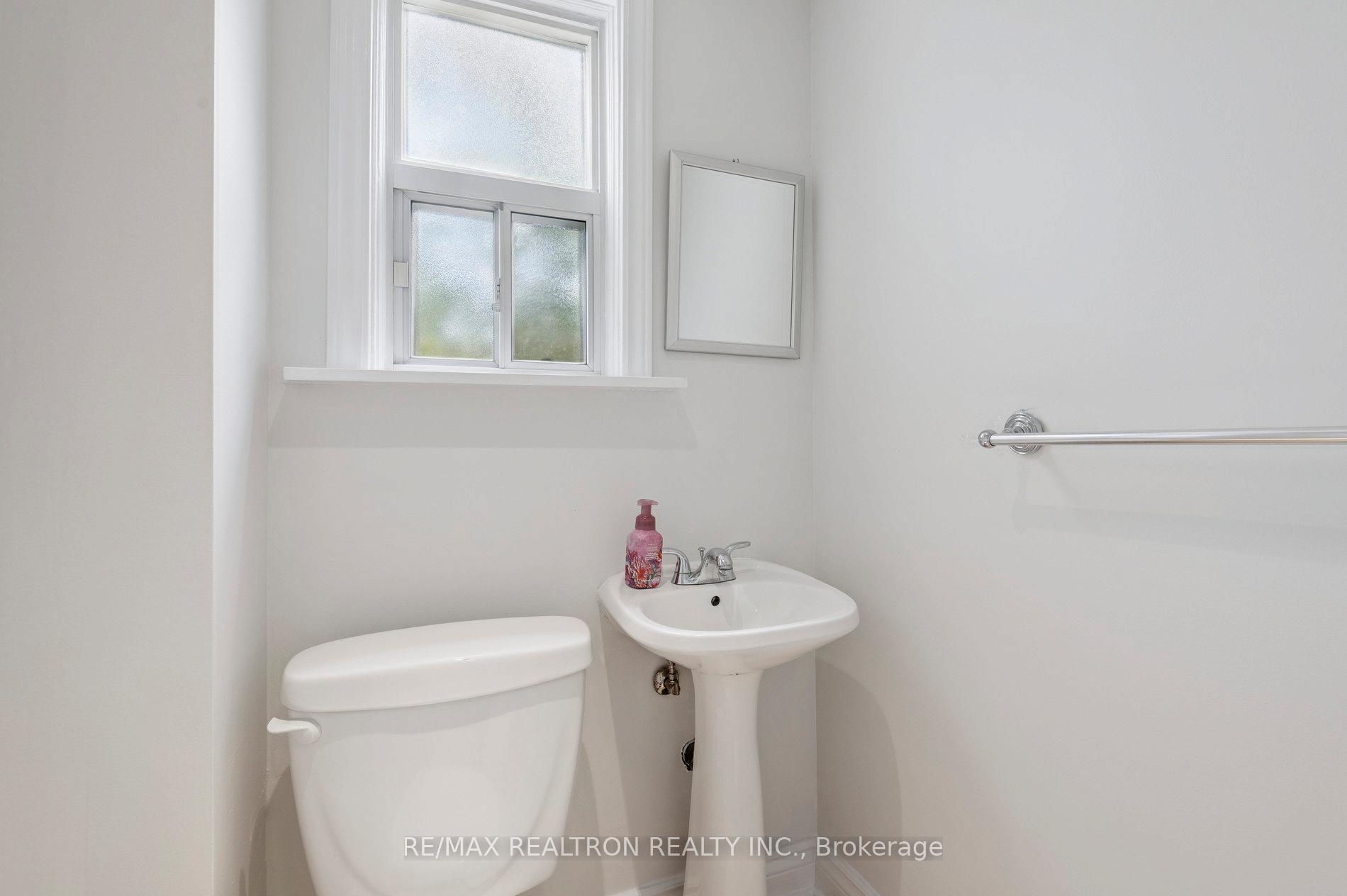 Photo 10 of 10 Coxwell Avenue, Toronto, Greenwood-Coxwell — HOMEH