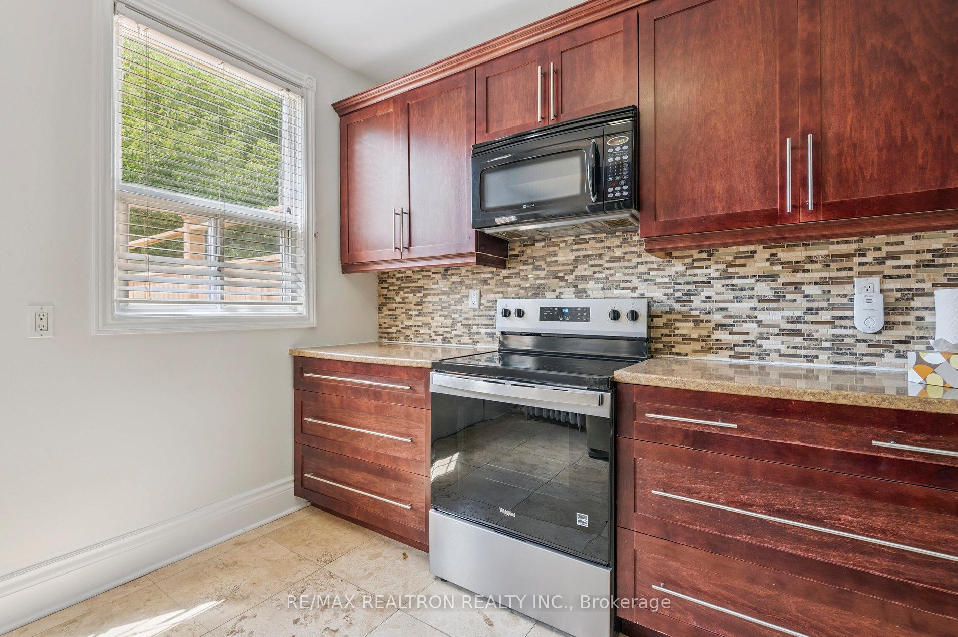Photo 13 of 10 Coxwell Avenue, Toronto, Greenwood-Coxwell — HOMEH