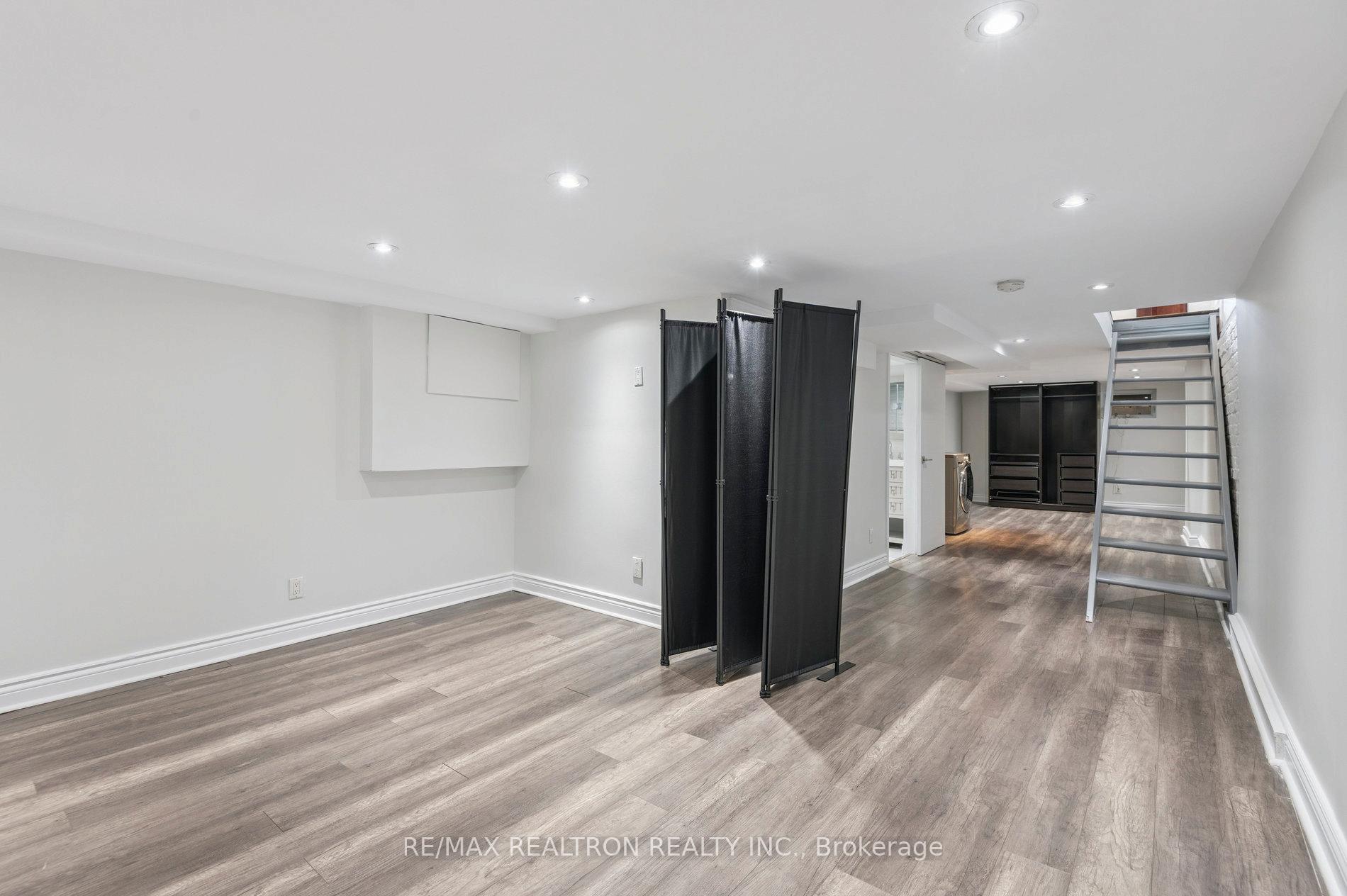 Photo 26 of 10 Coxwell Avenue, Toronto, Greenwood-Coxwell — HOMEH