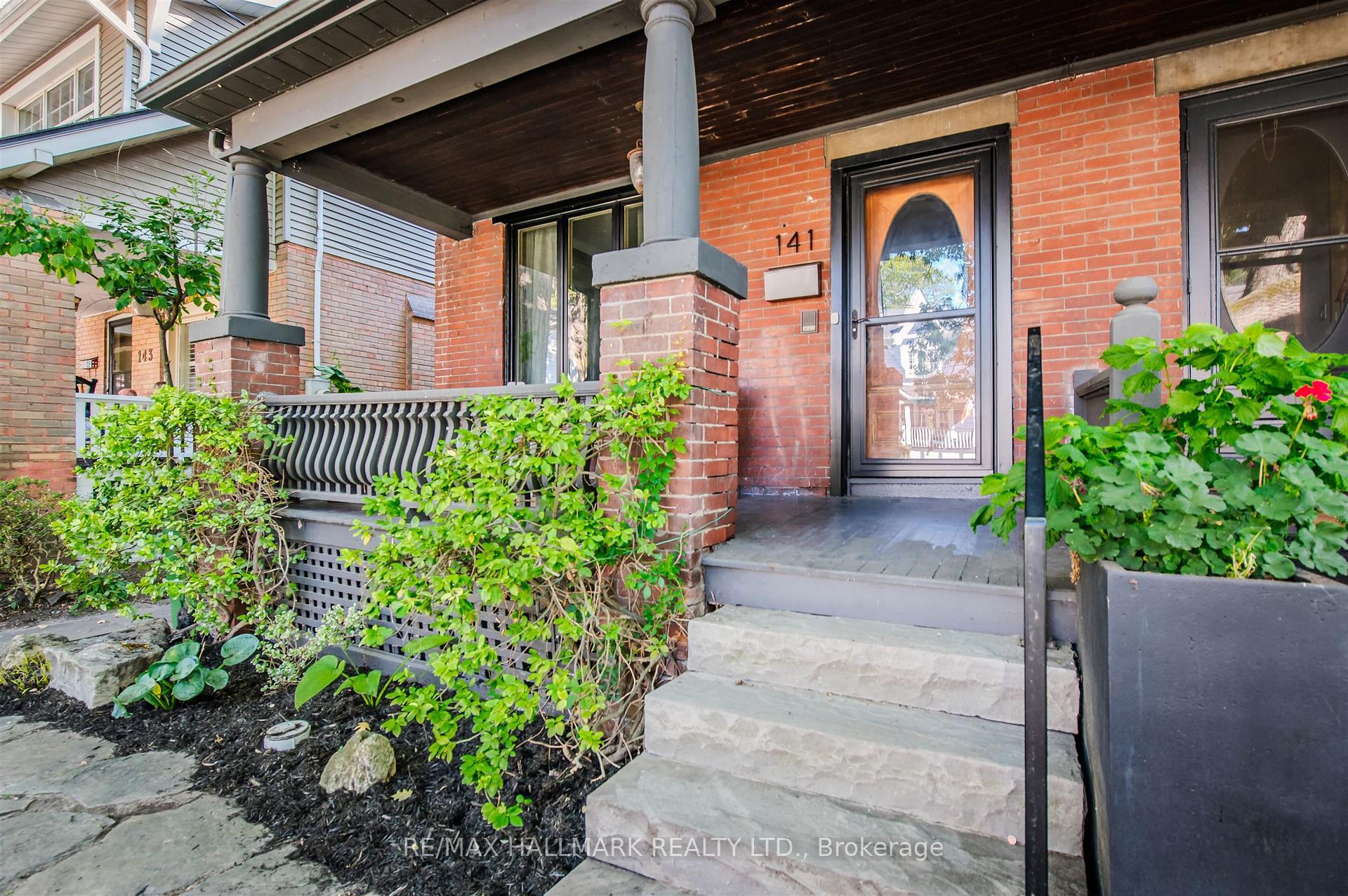 Photo 3 of 141 Willow Avenue, Toronto, The Beaches — HOMEH