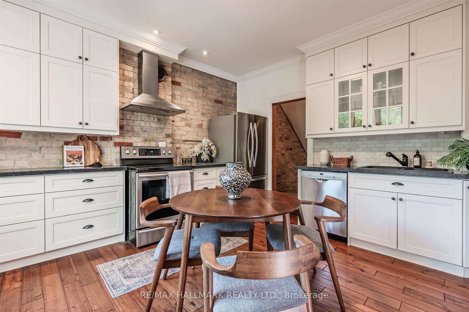 Photo 13 of 141 Willow Avenue, Toronto, The Beaches — HOMEH